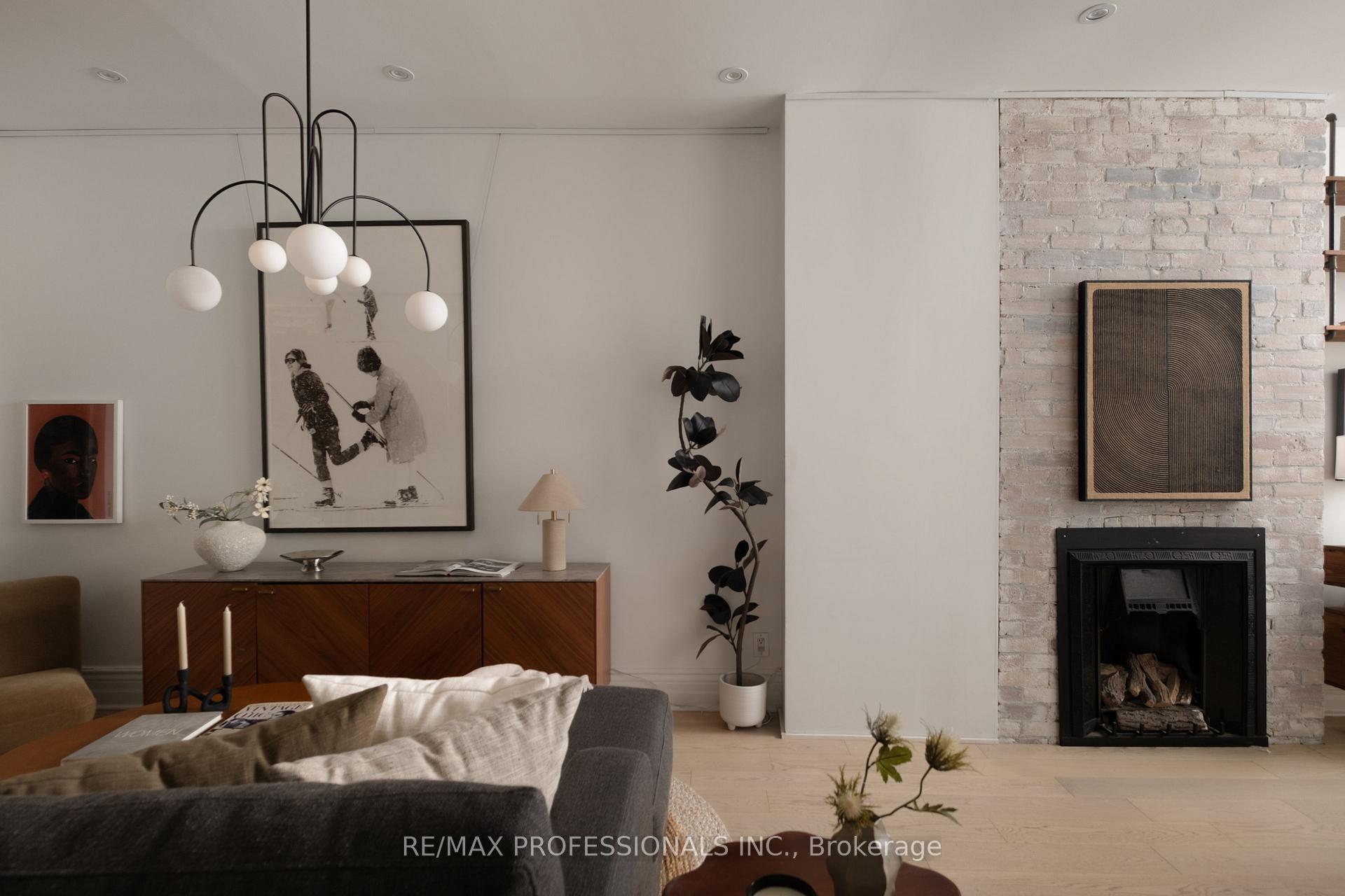 Photo 4 of 57 Shaw Street, Toronto, Niagara — HOMEH