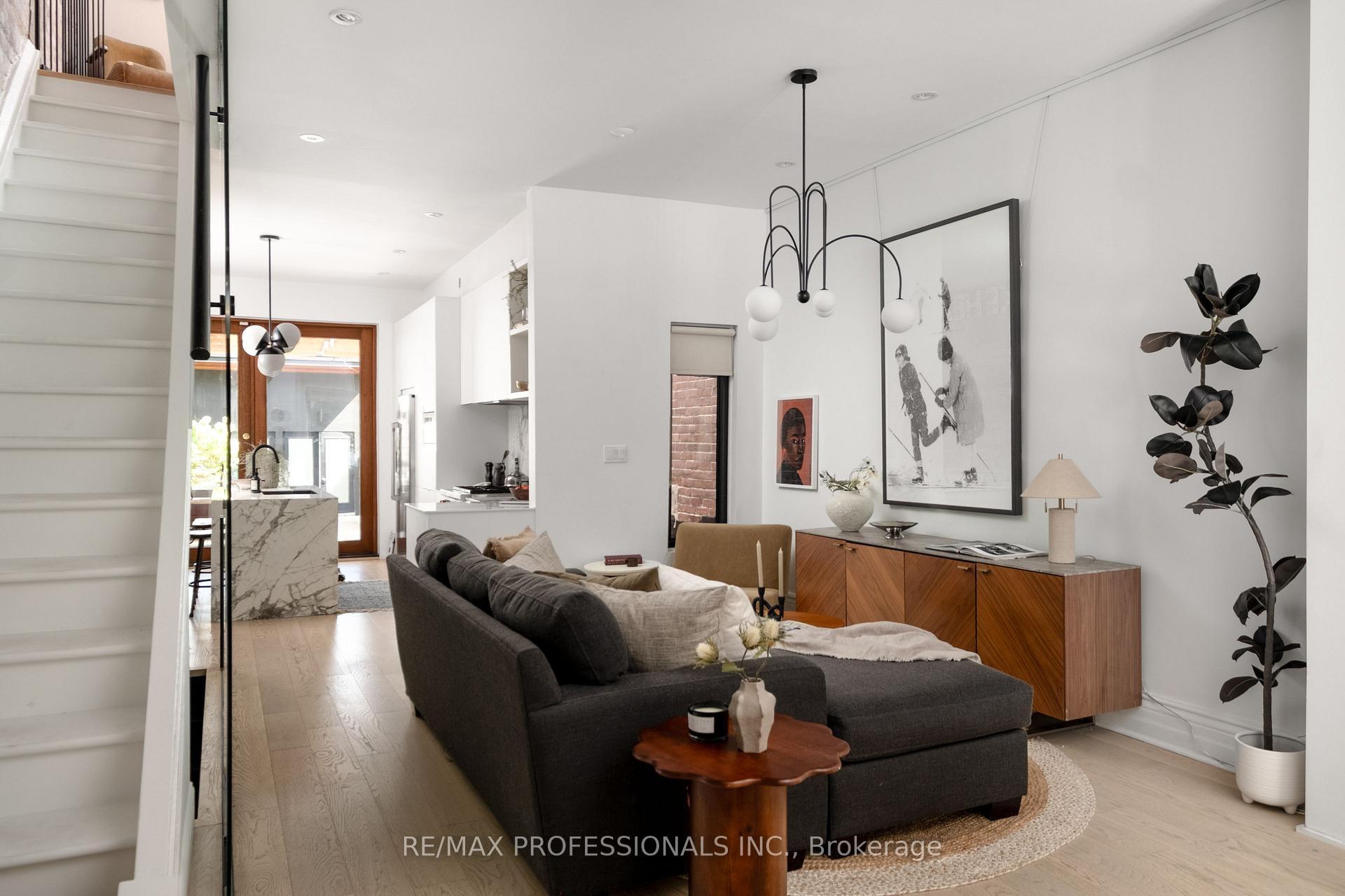 Photo 5 of 57 Shaw Street, Toronto, Niagara — HOMEH
