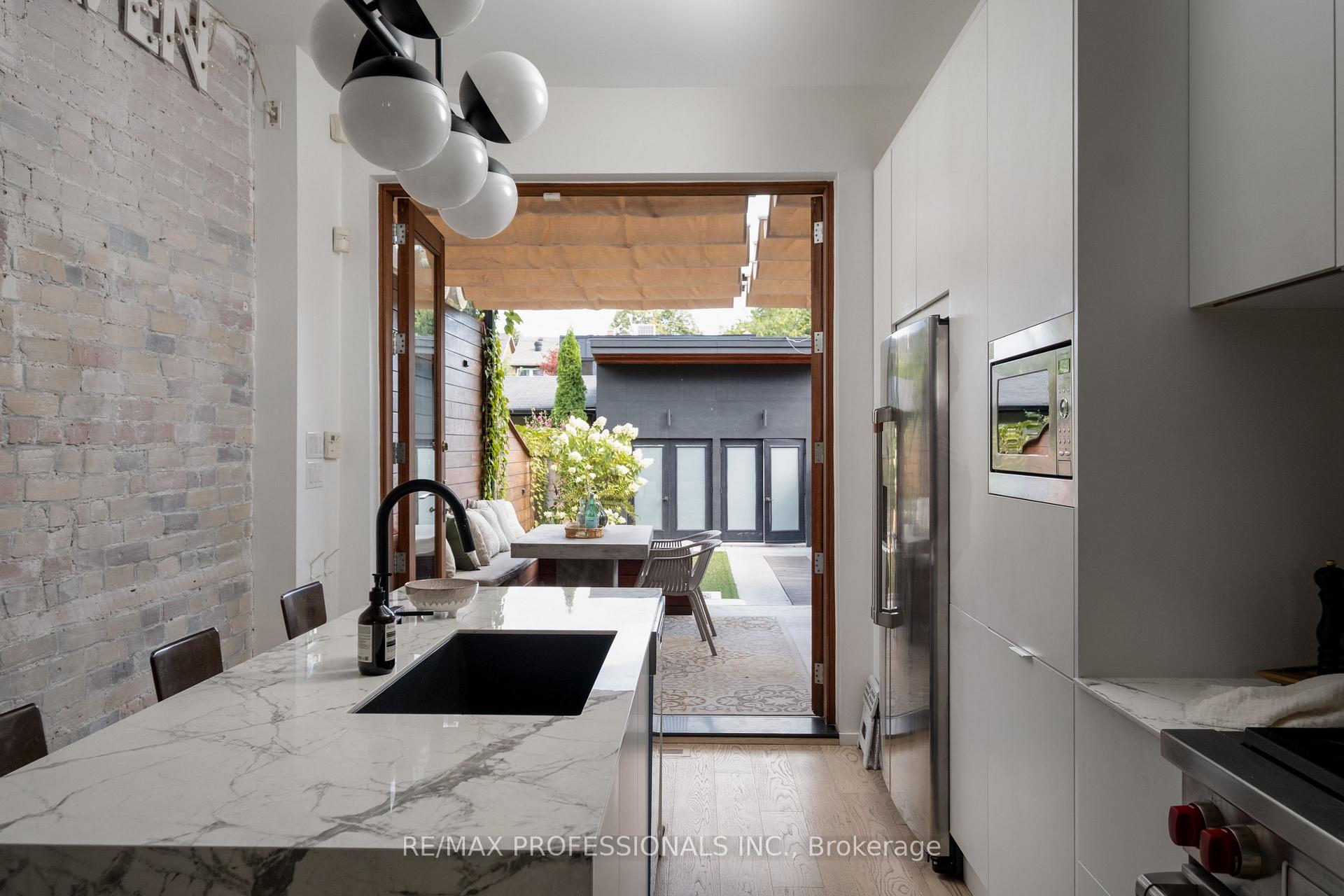 Photo 10 of 57 Shaw Street, Toronto, Niagara — HOMEH