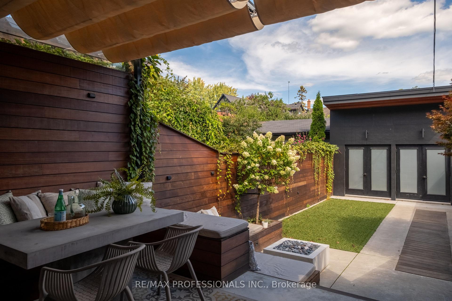 Photo 12 of 57 Shaw Street, Toronto, Niagara — HOMEH