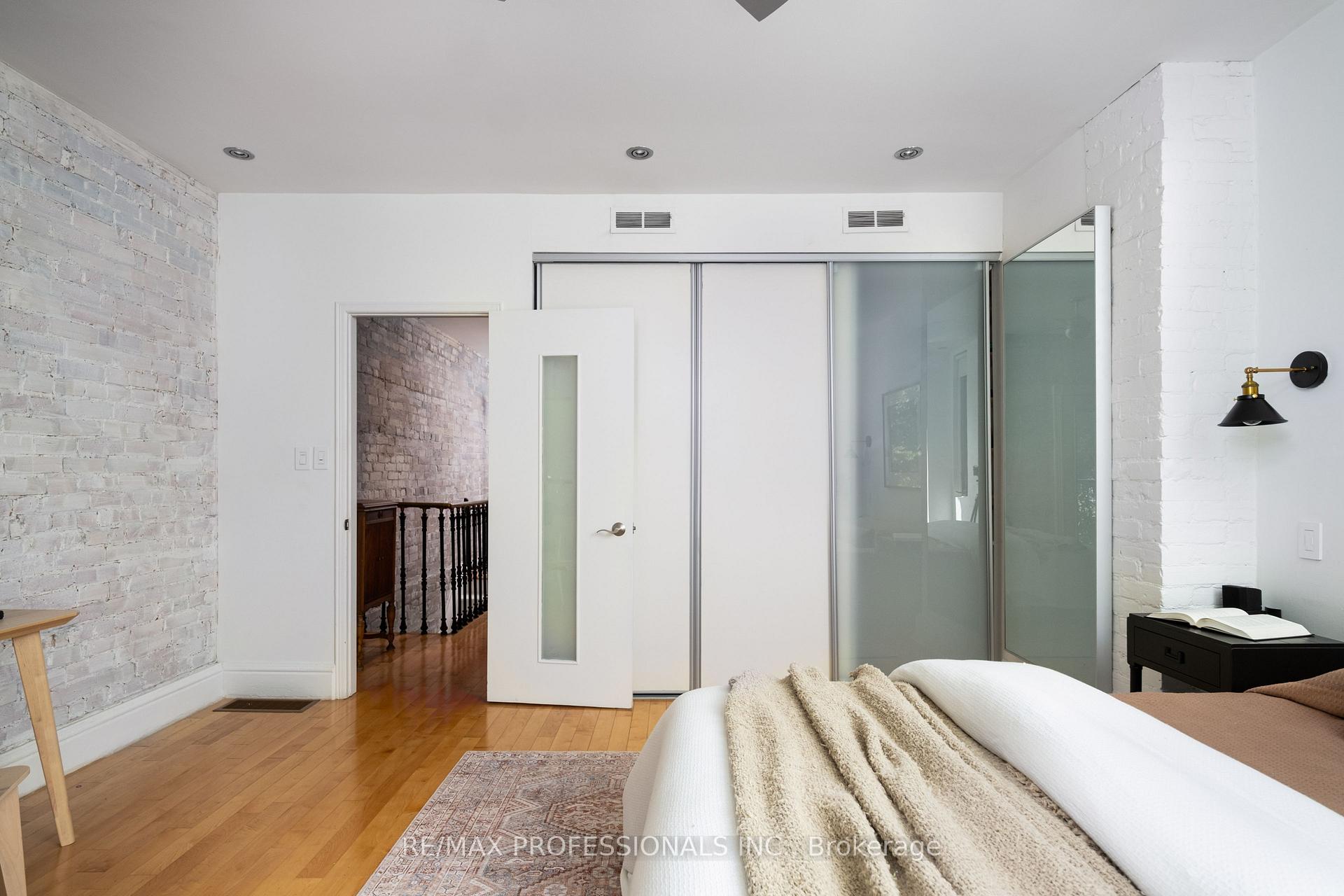 Photo 16 of 57 Shaw Street, Toronto, Niagara — HOMEH