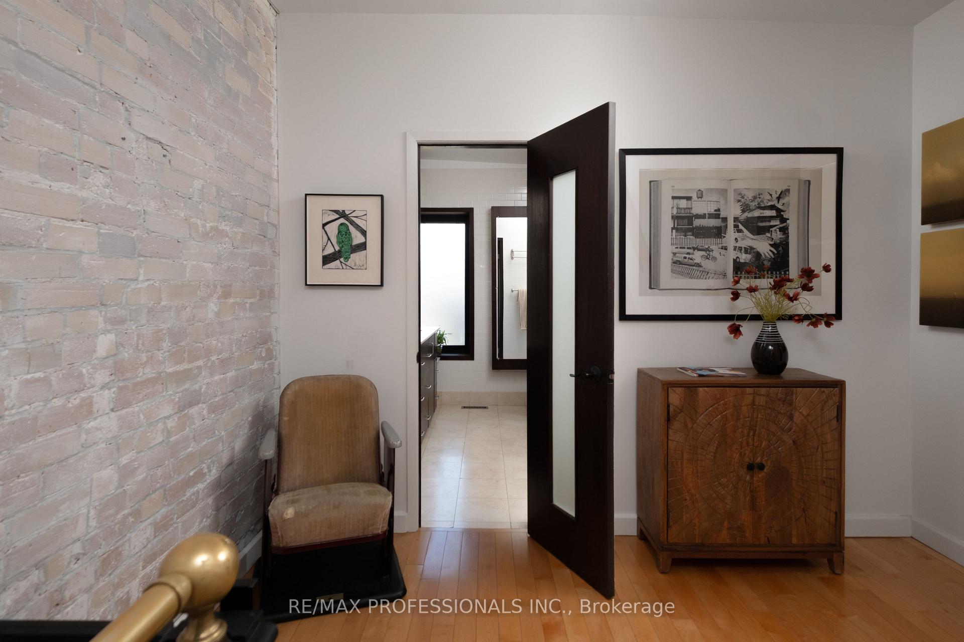 Photo 17 of 57 Shaw Street, Toronto, Niagara — HOMEH