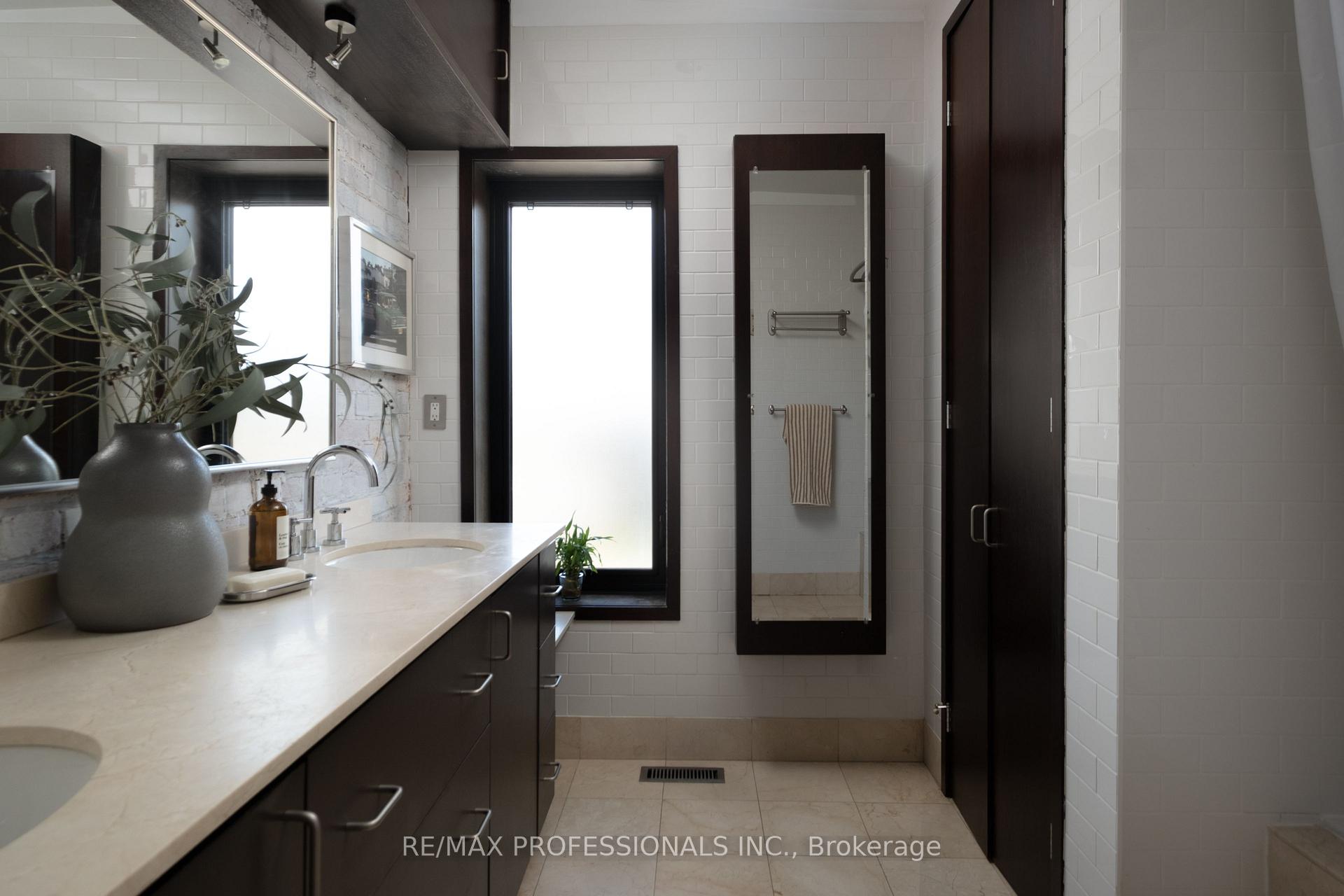 Photo 18 of 57 Shaw Street, Toronto, Niagara — HOMEH