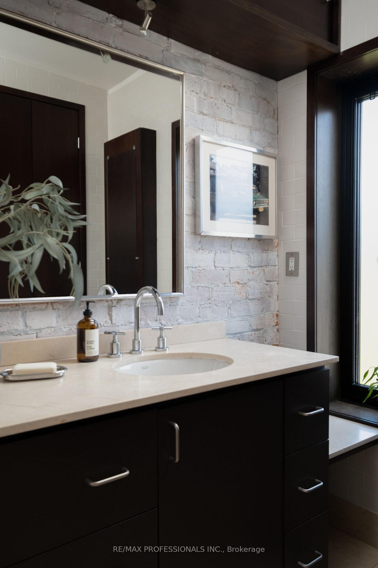 Photo 19 of 57 Shaw Street, Toronto, Niagara — HOMEH