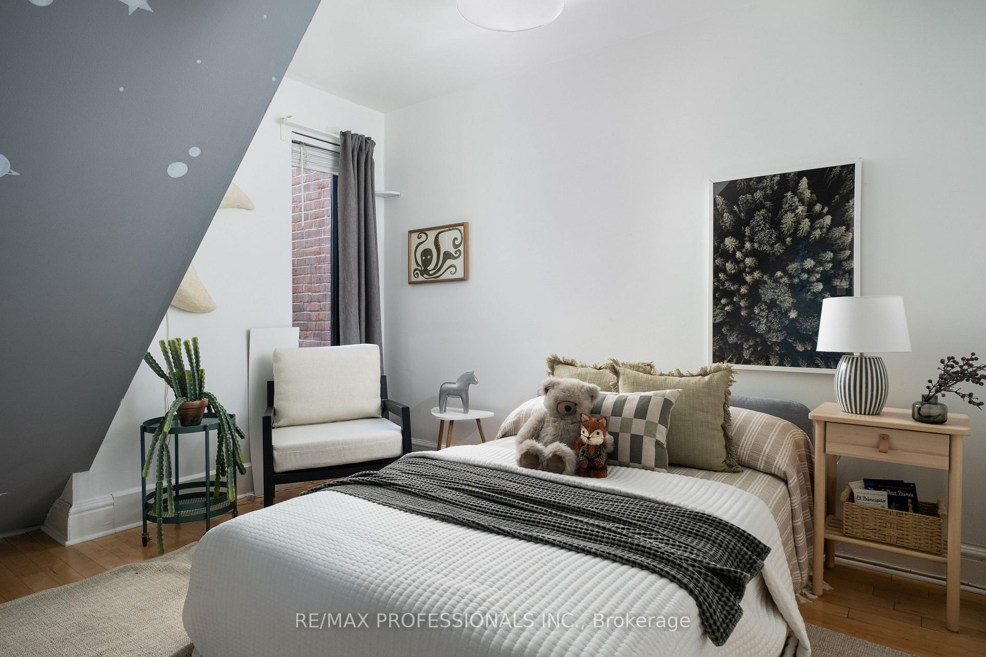 Photo 20 of 57 Shaw Street, Toronto, Niagara — HOMEH