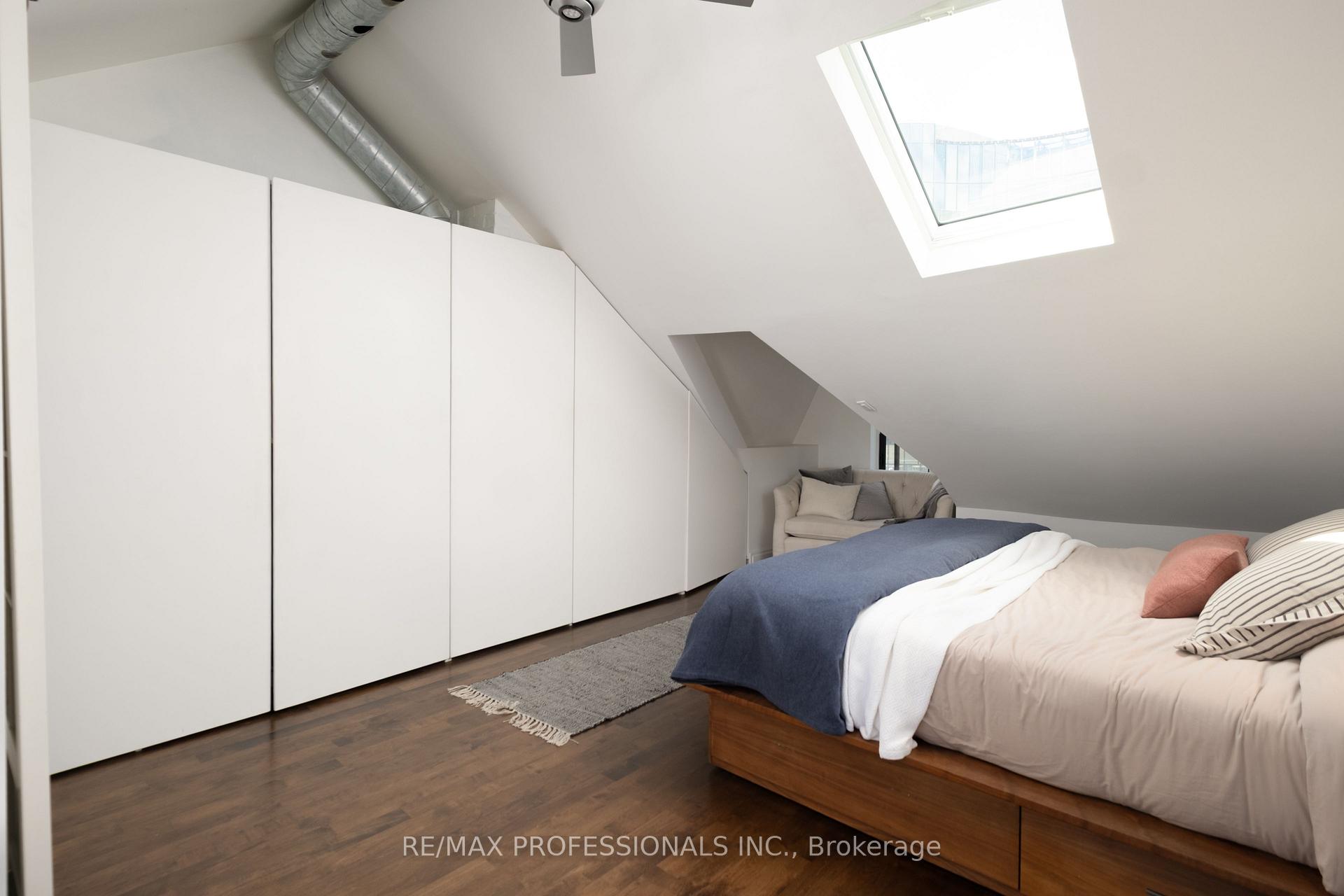 Photo 23 of 57 Shaw Street, Toronto, Niagara — HOMEH
