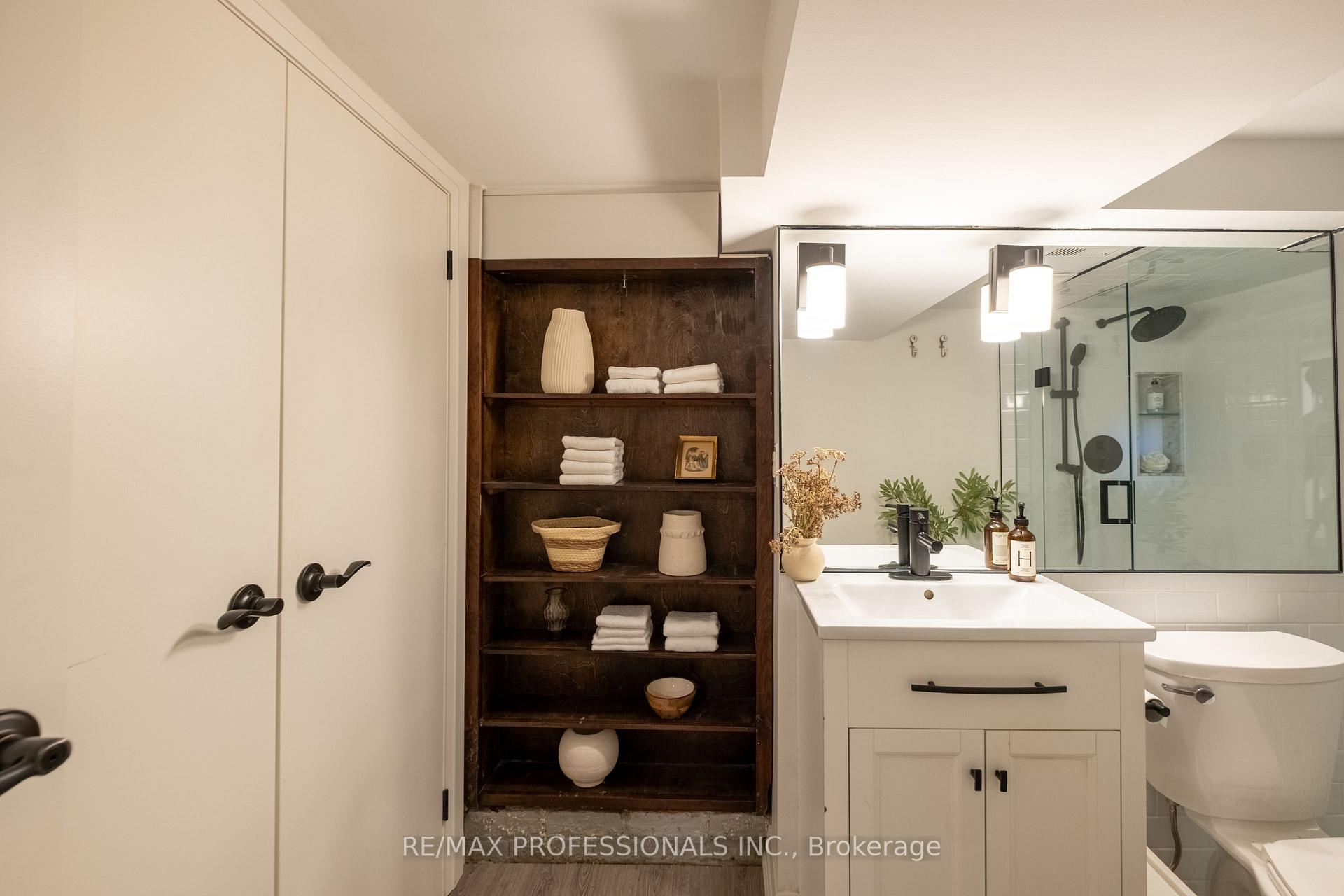 Photo 35 of 57 Shaw Street, Toronto, Niagara — HOMEH