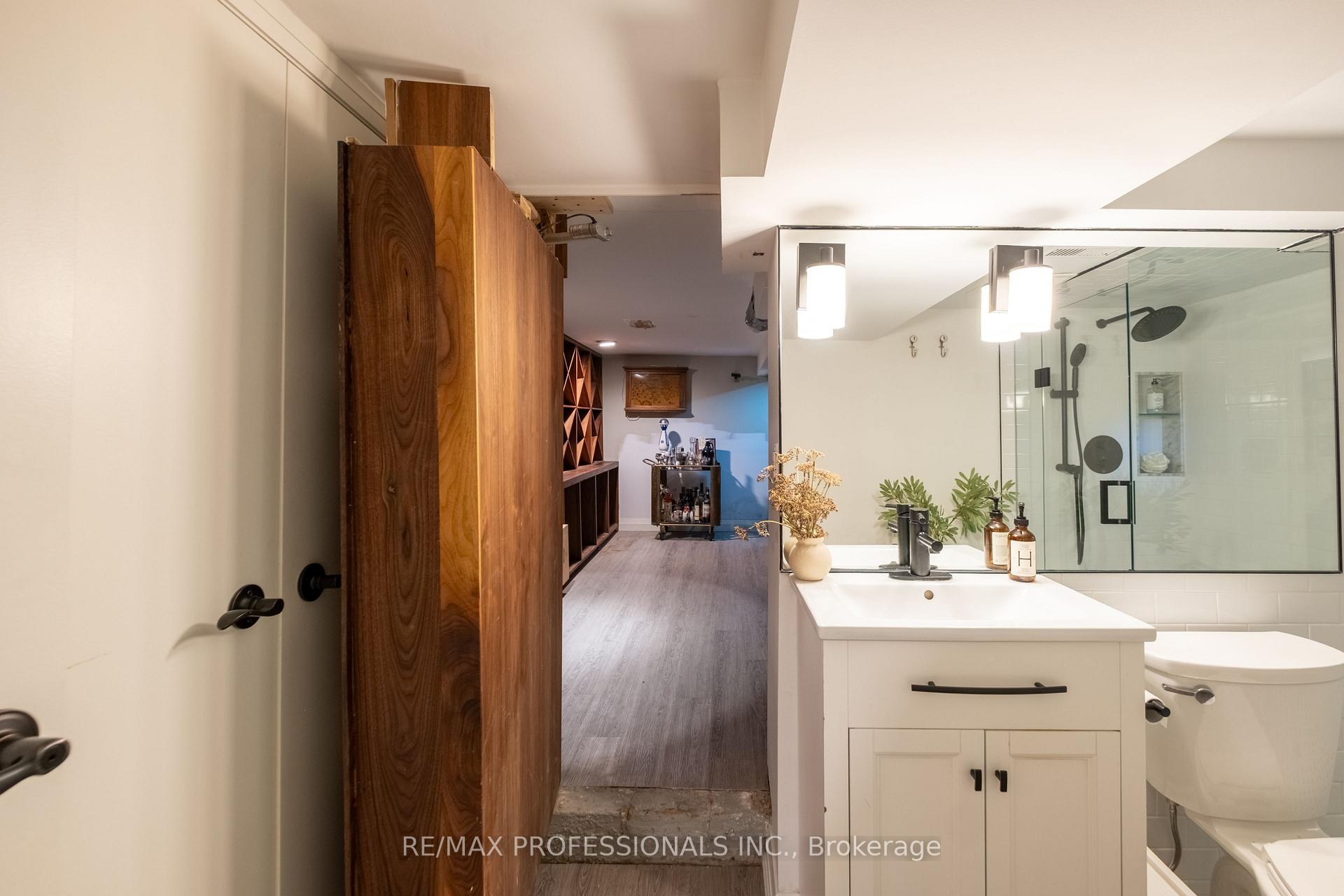 Photo 36 of 57 Shaw Street, Toronto, Niagara — HOMEH