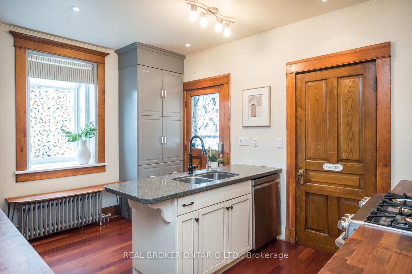 Photo 15 of 207 Waterloo Street N, Cambridge, Preston South — HOMEH