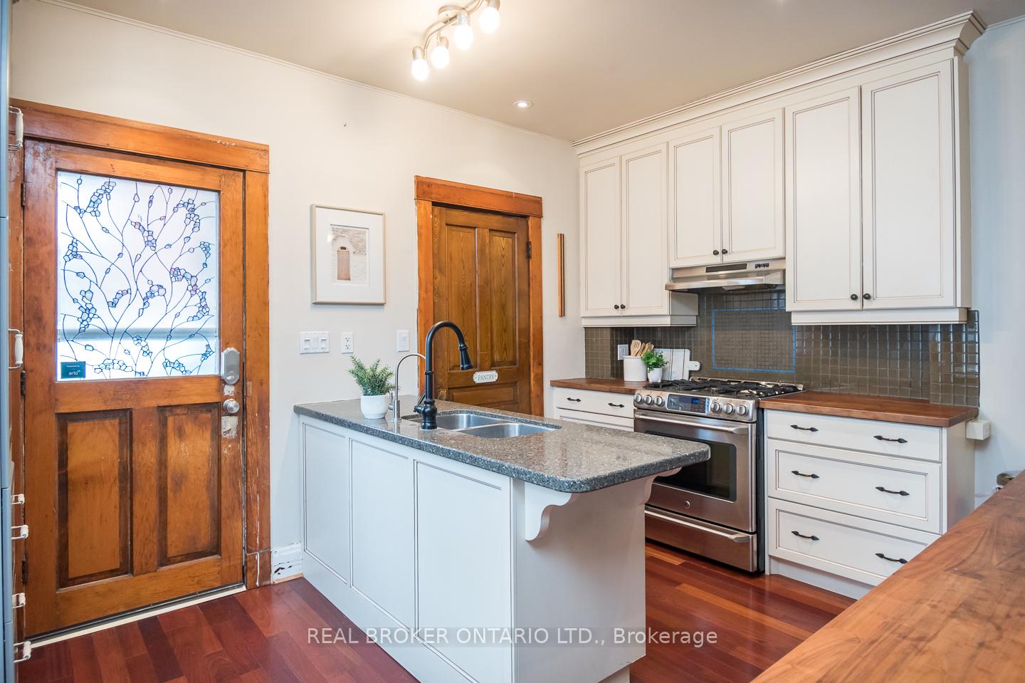 Photo 16 of 207 Waterloo Street N, Cambridge, Preston South — HOMEH