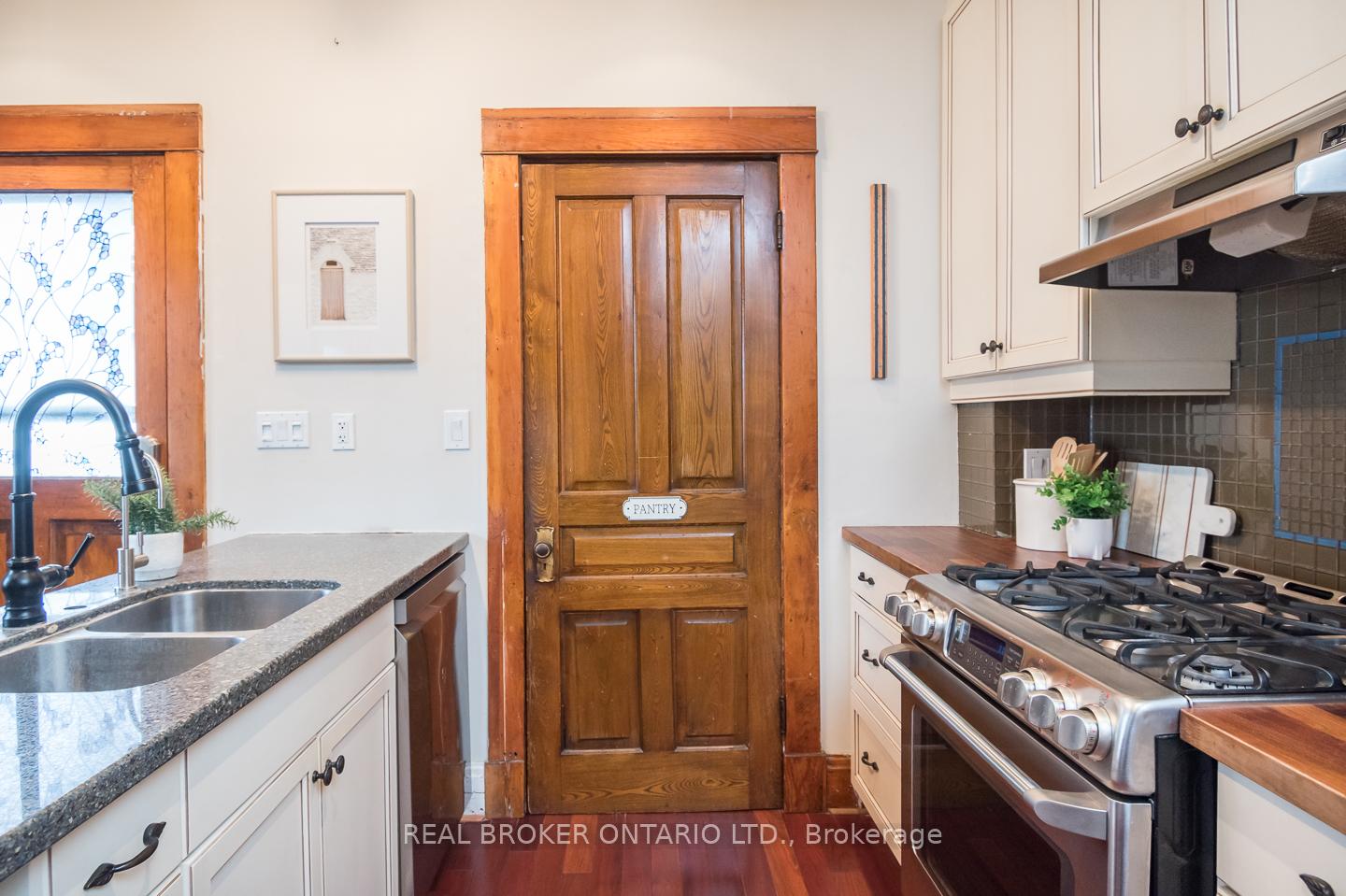 Photo 17 of 207 Waterloo Street N, Cambridge, Preston South — HOMEH