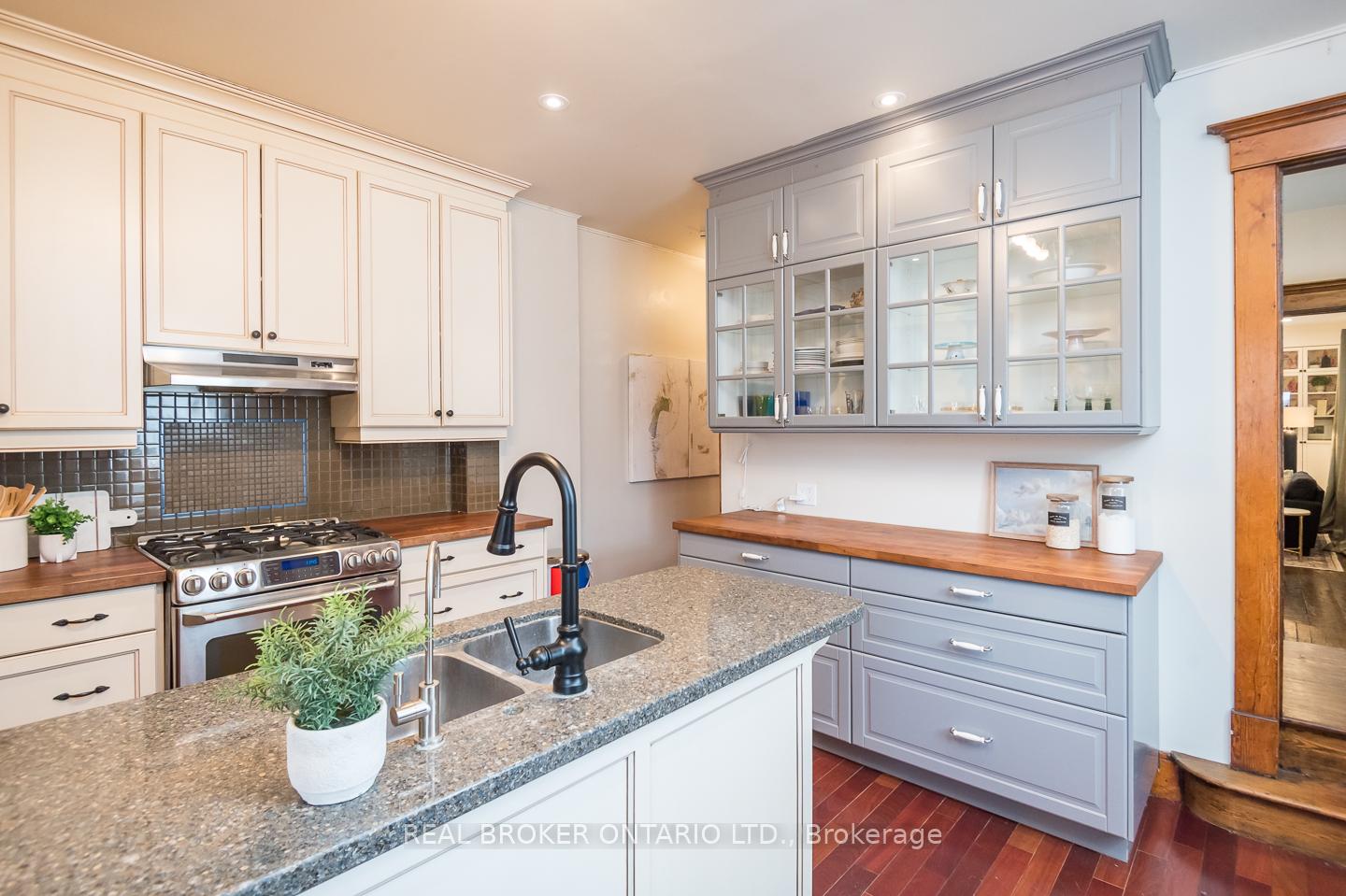 Photo 19 of 207 Waterloo Street N, Cambridge, Preston South — HOMEH