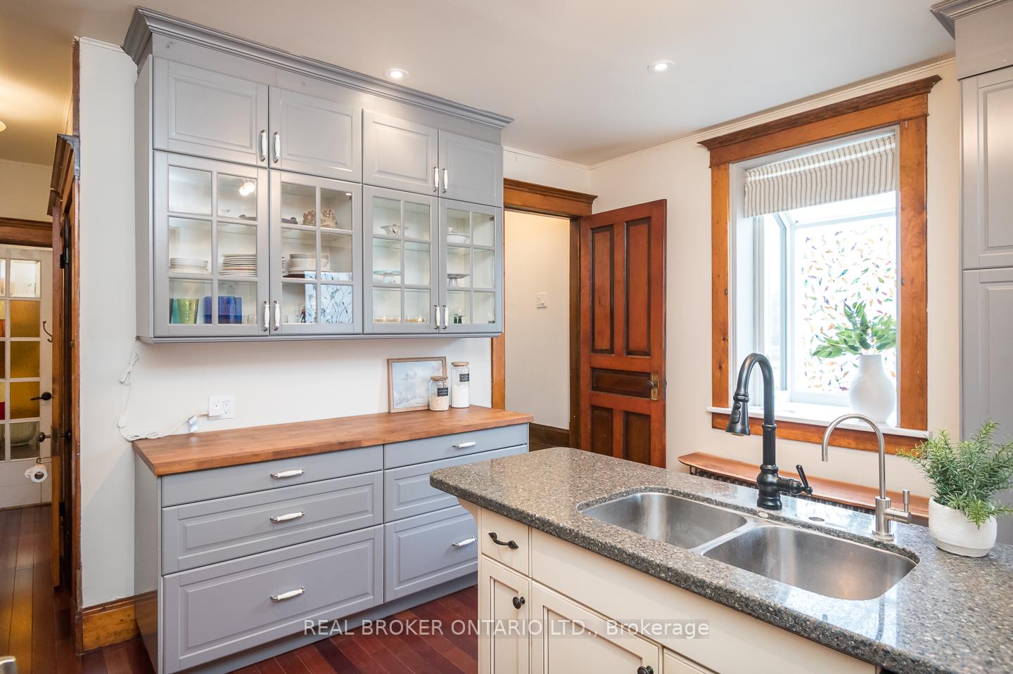 Photo 21 of 207 Waterloo Street N, Cambridge, Preston South — HOMEH