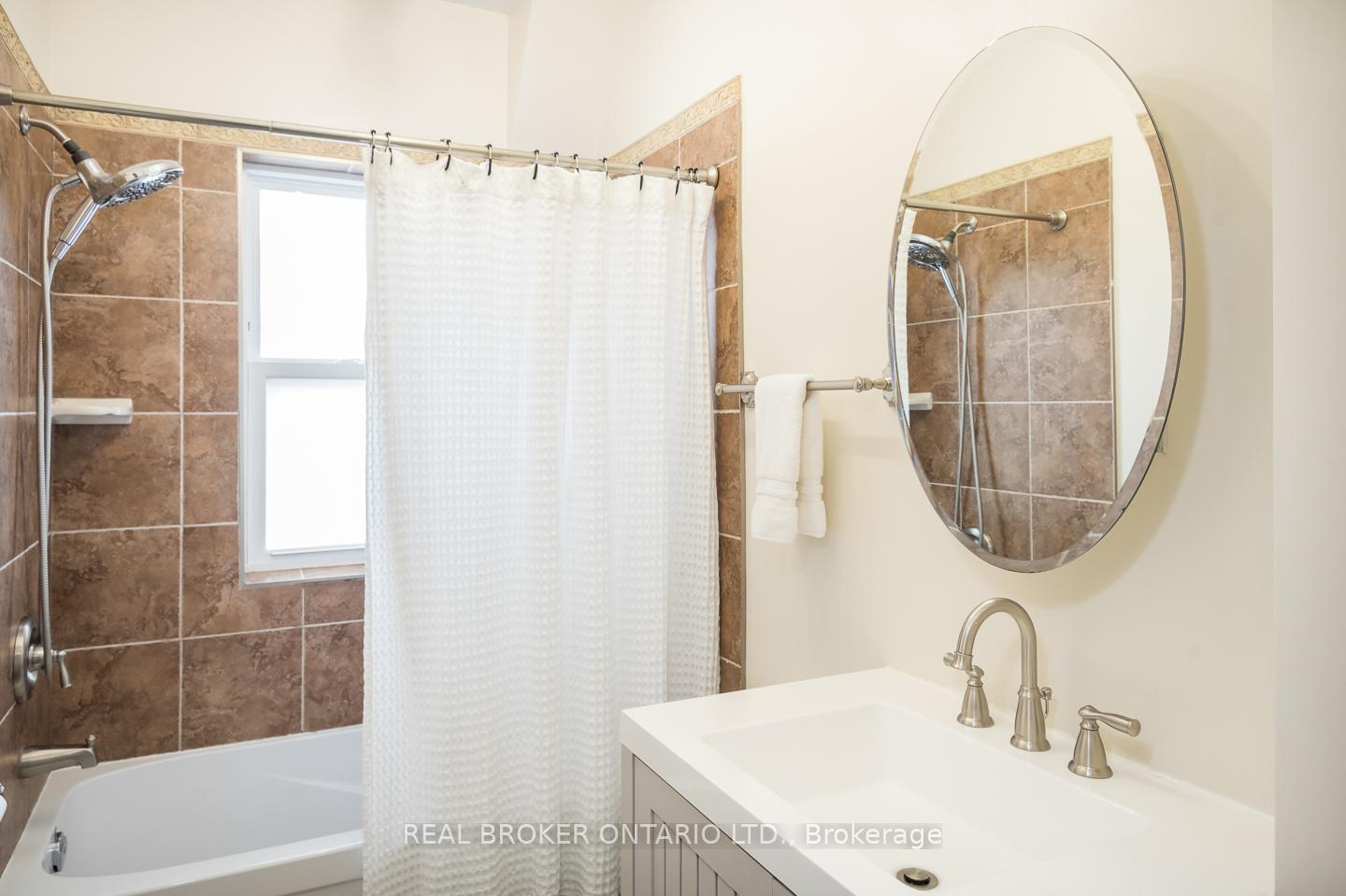 Photo 29 of 207 Waterloo Street N, Cambridge, Preston South — HOMEH