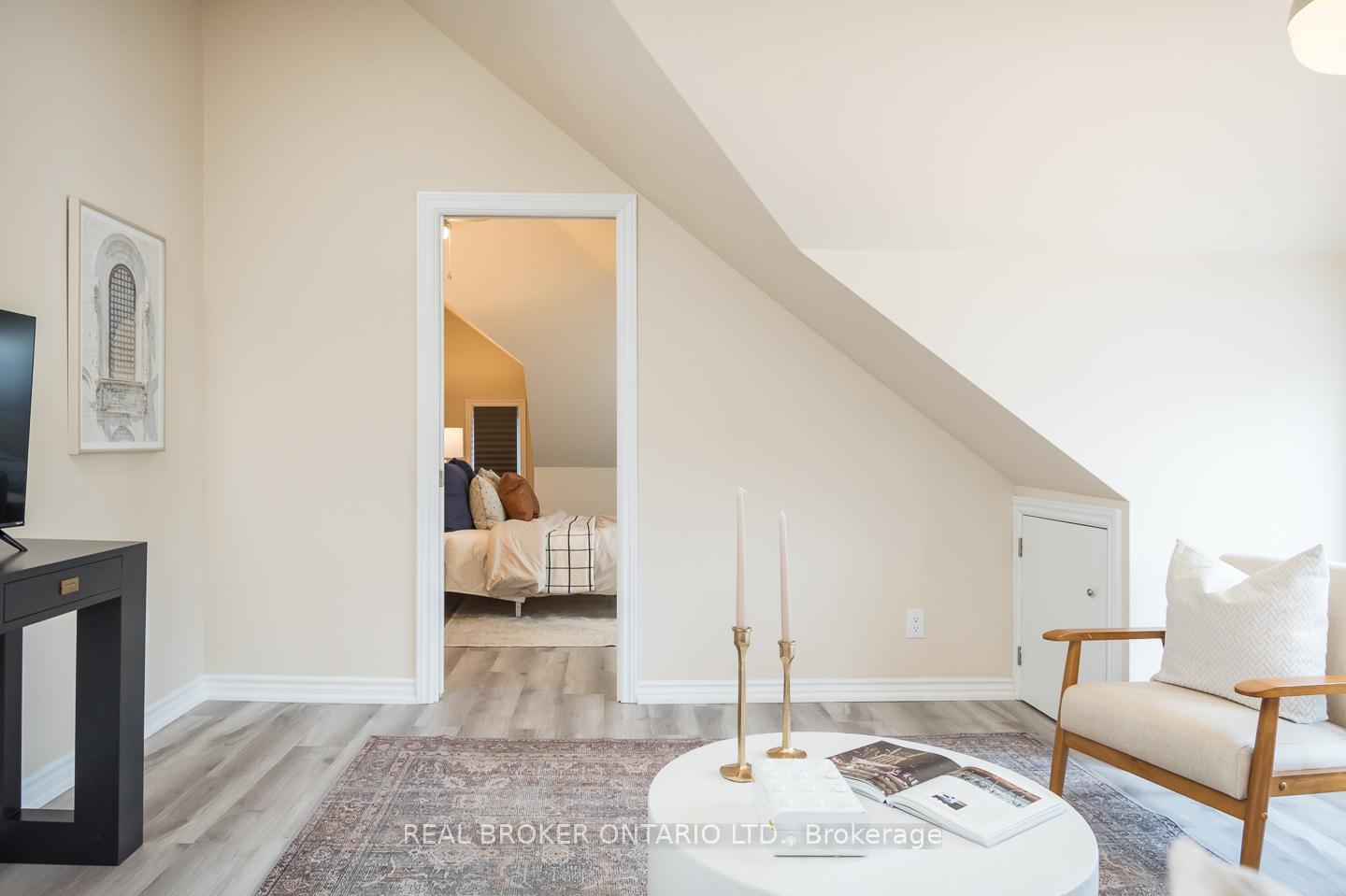 Photo 36 of 207 Waterloo Street N, Cambridge, Preston South — HOMEH