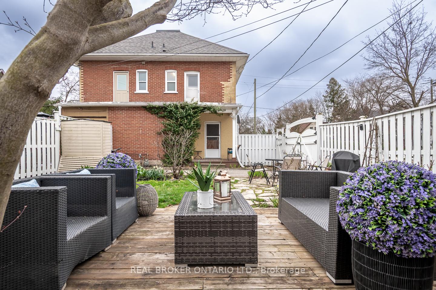 Photo 43 of 207 Waterloo Street N, Cambridge, Preston South — HOMEH