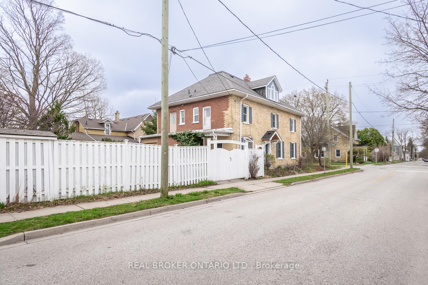 Photo 47 of 207 Waterloo Street N, Cambridge, Preston South — HOMEH