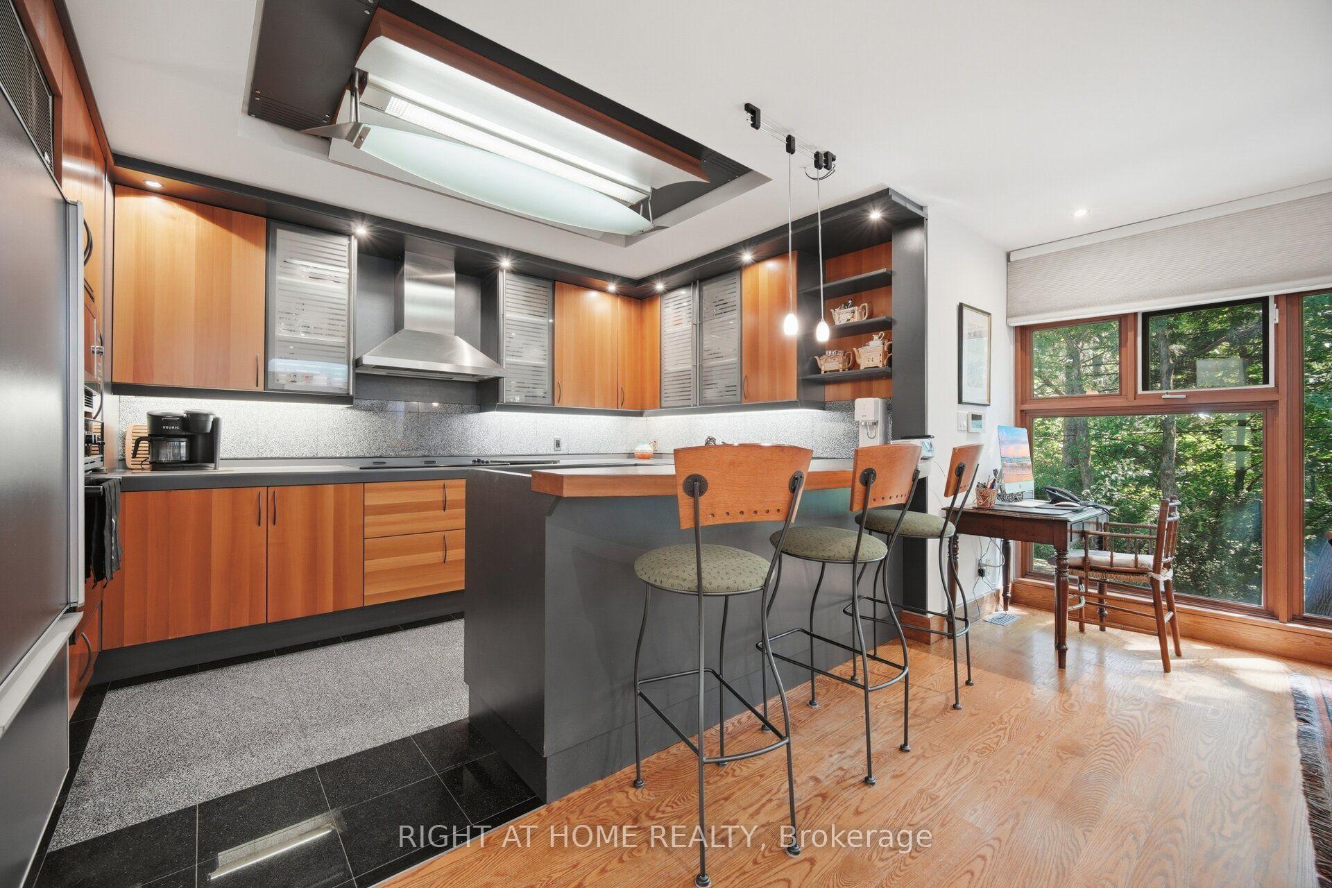 Photo 15 of 9 Saguenay Avenue E, Toronto, Bedford Park-Nortown — HOMEH