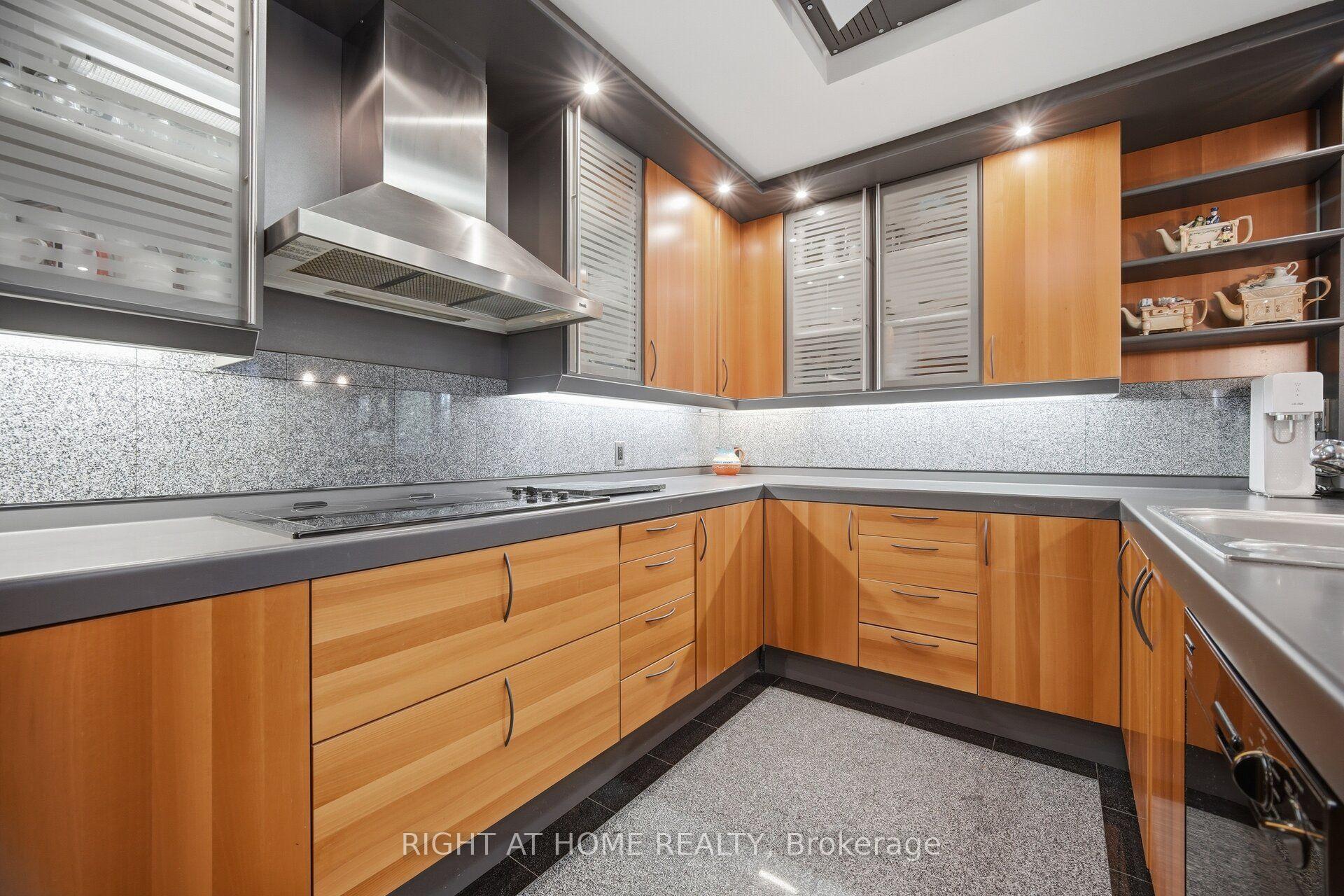 Photo 16 of 9 Saguenay Avenue E, Toronto, Bedford Park-Nortown — HOMEH