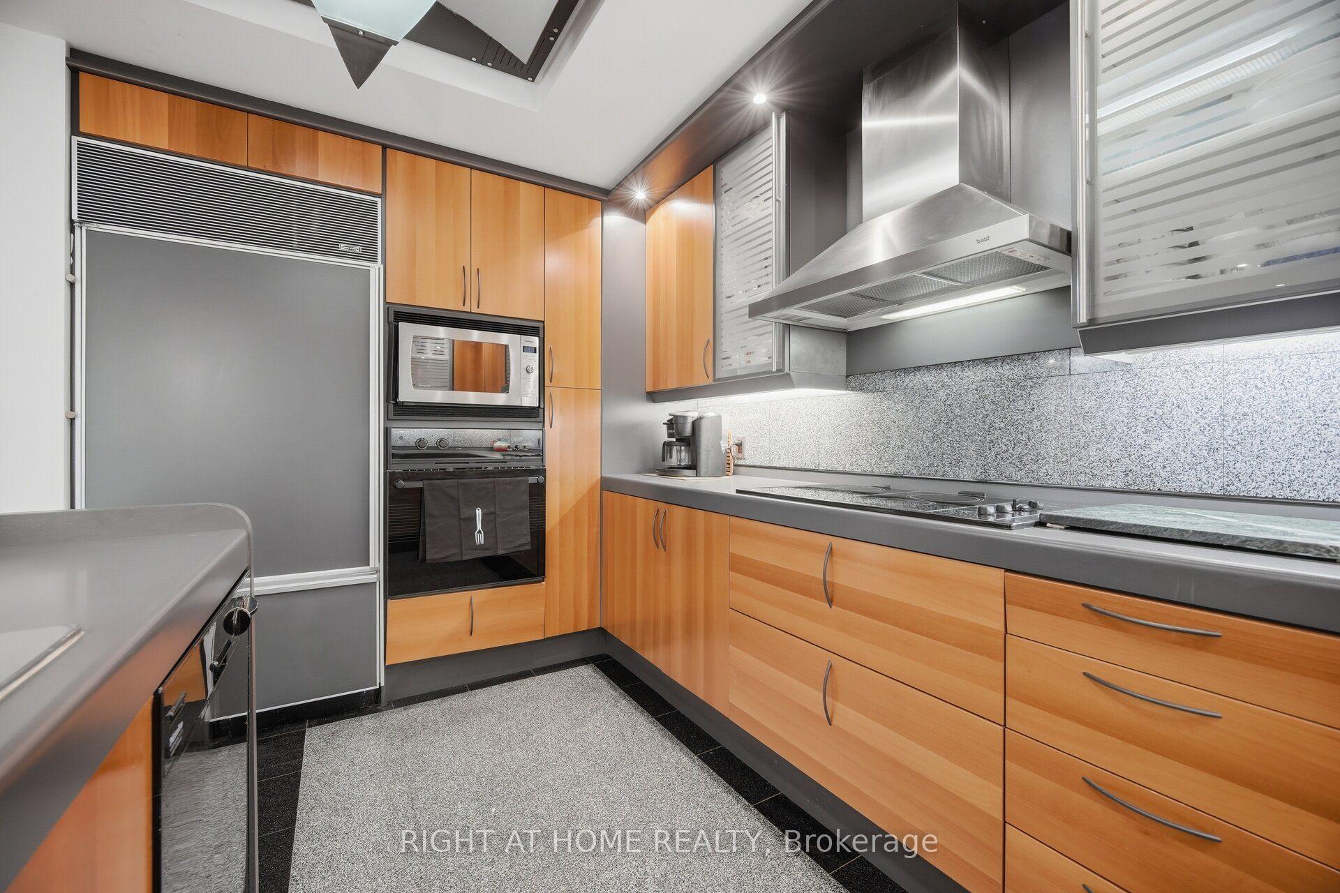 Photo 17 of 9 Saguenay Avenue E, Toronto, Bedford Park-Nortown — HOMEH