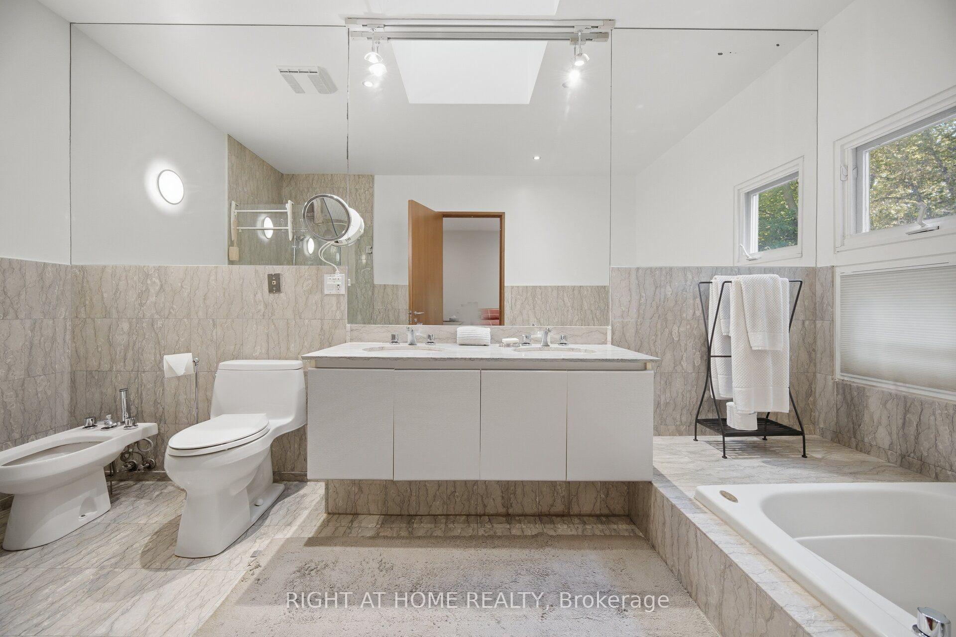 Photo 23 of 9 Saguenay Avenue E, Toronto, Bedford Park-Nortown — HOMEH