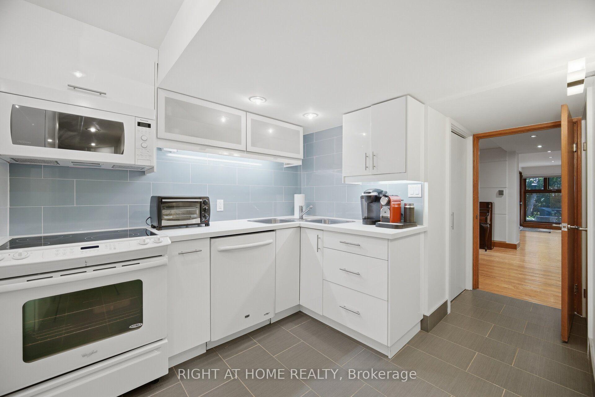Photo 43 of 9 Saguenay Avenue E, Toronto, Bedford Park-Nortown — HOMEH