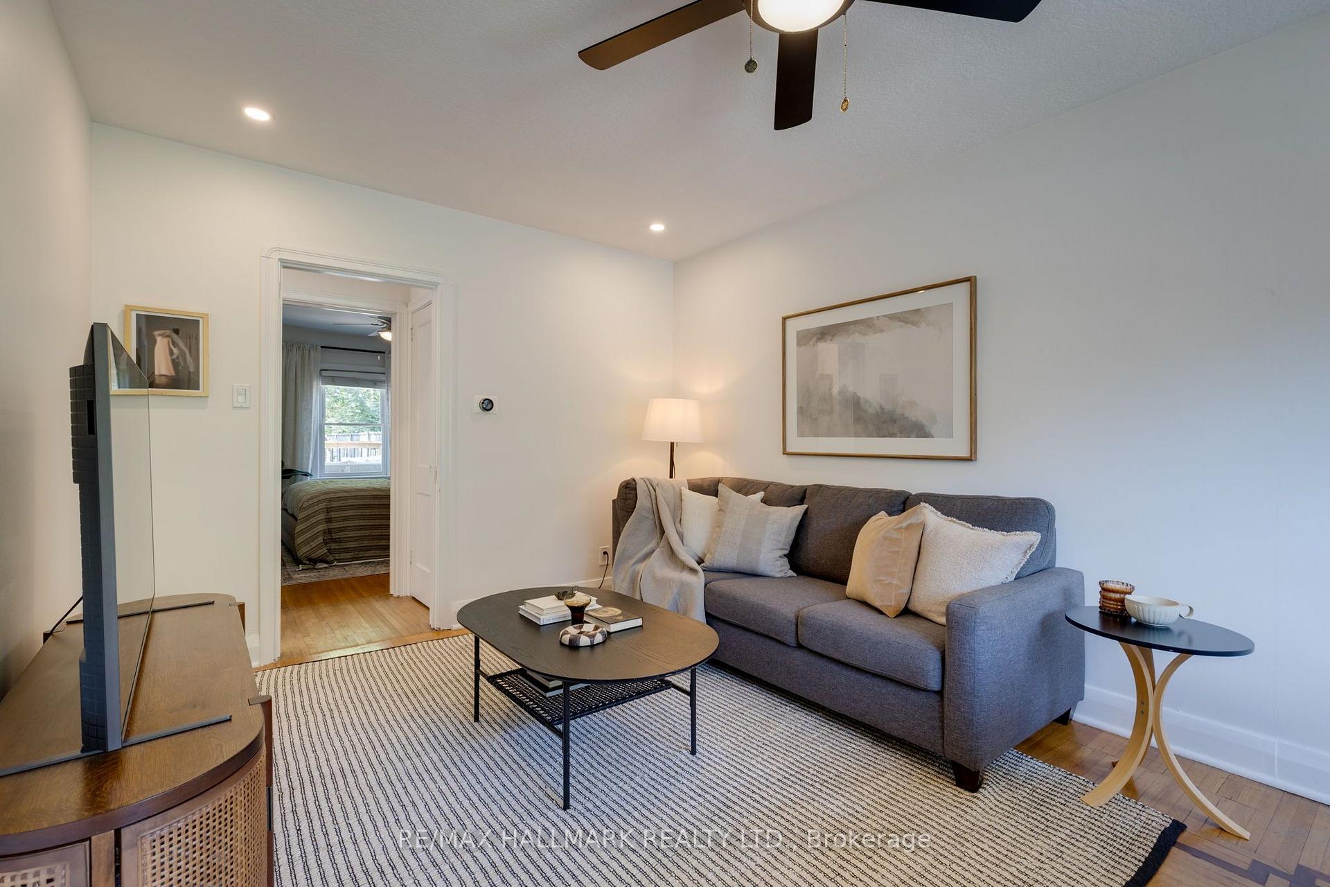 Photo 5 of 28 Thora Avenue, Scarborough, Oakridge — HOMEH