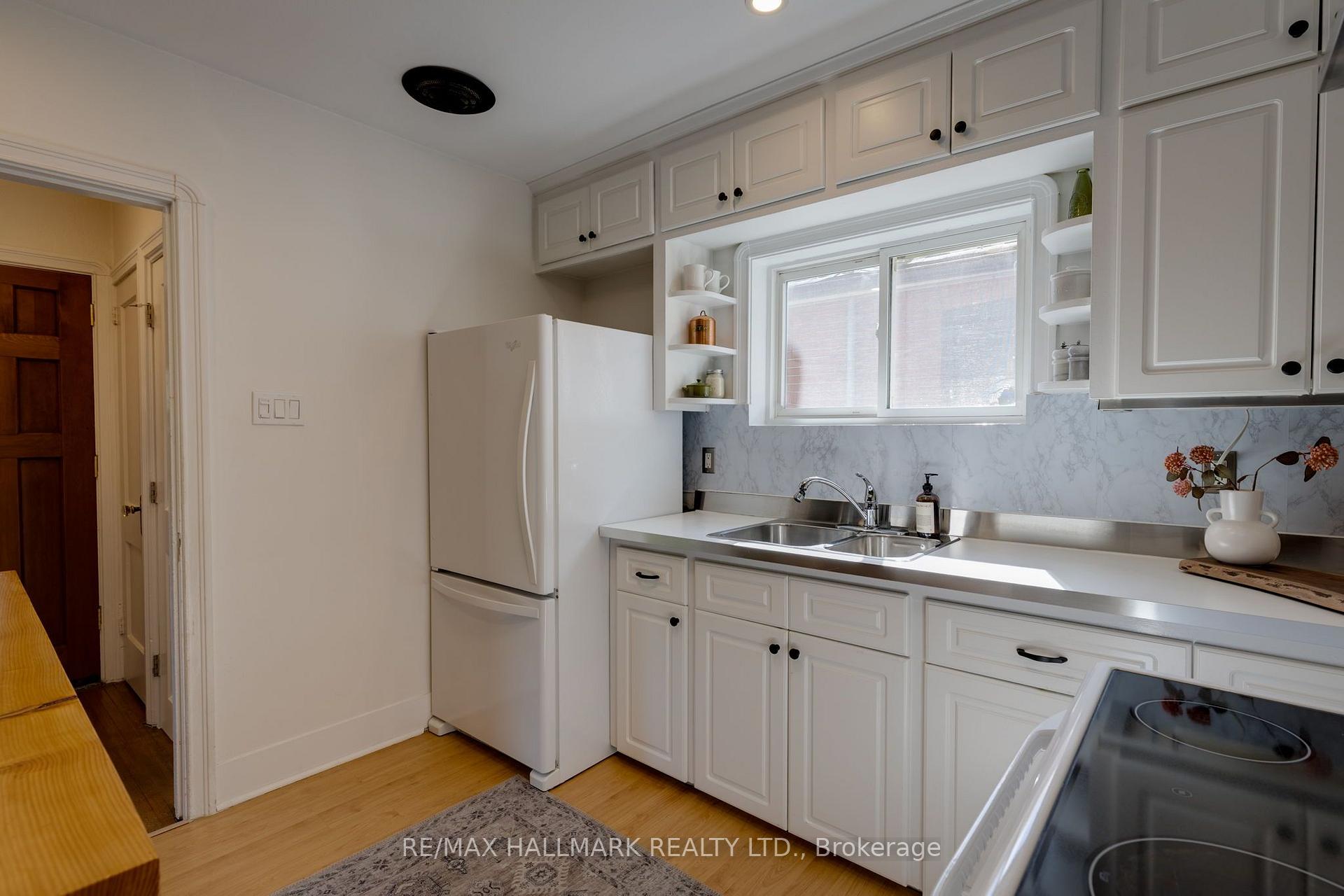 Photo 8 of 28 Thora Avenue, Scarborough, Oakridge — HOMEH