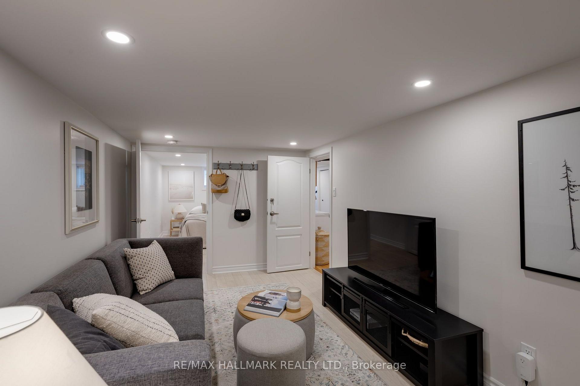Photo 17 of 28 Thora Avenue, Scarborough, Oakridge — HOMEH