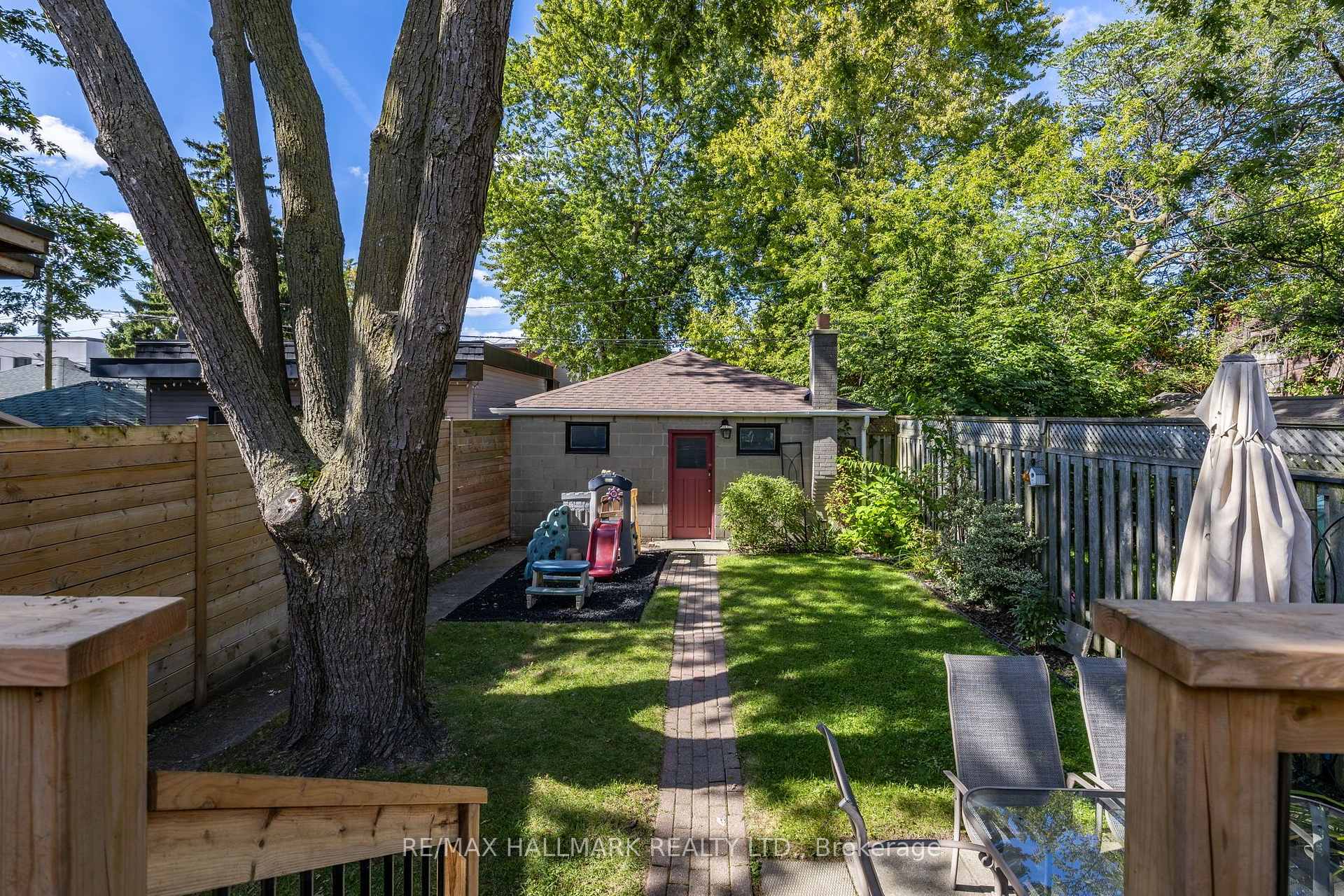 Photo 23 of 28 Thora Avenue, Scarborough, Oakridge — HOMEH