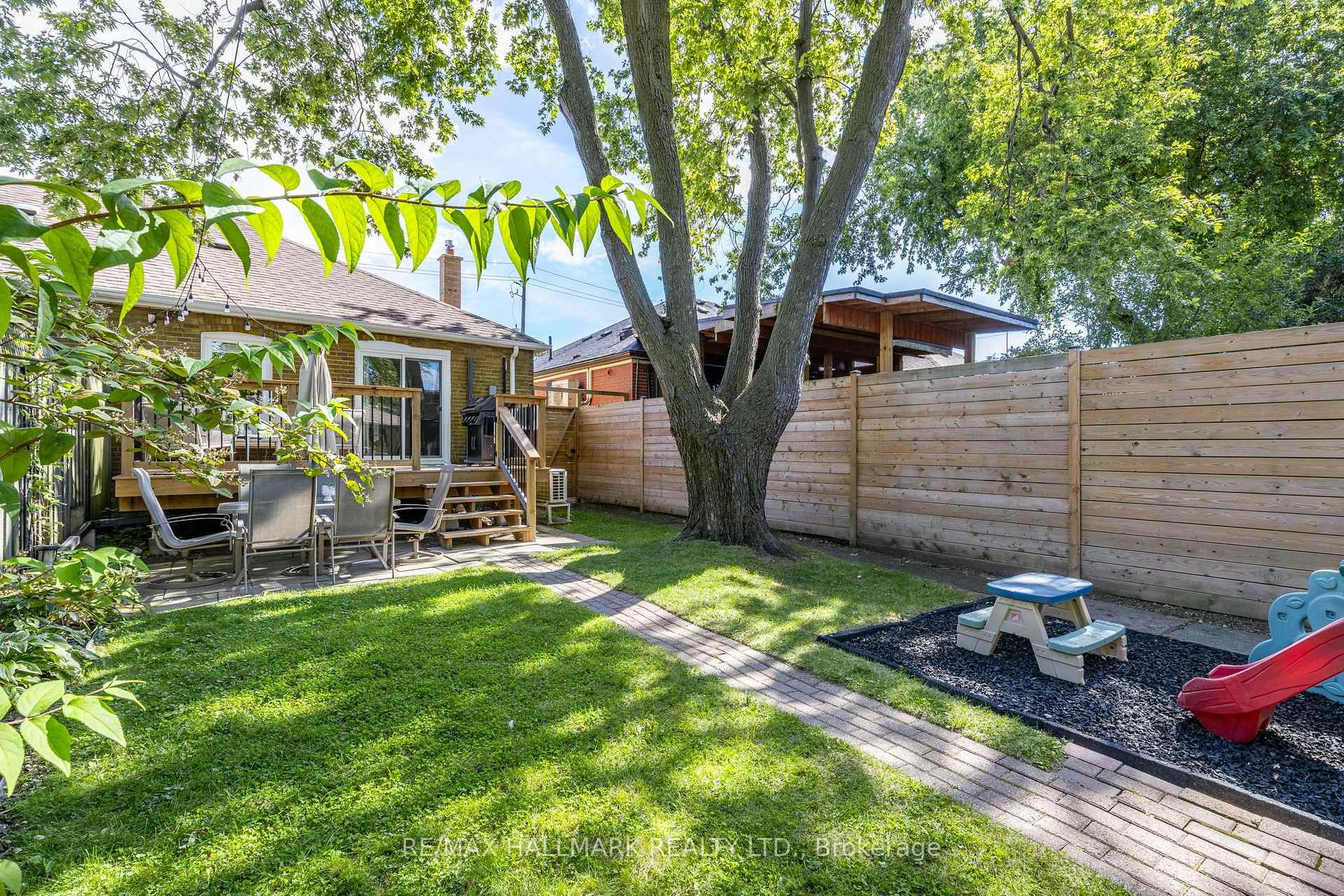 Photo 25 of 28 Thora Avenue, Scarborough, Oakridge — HOMEH