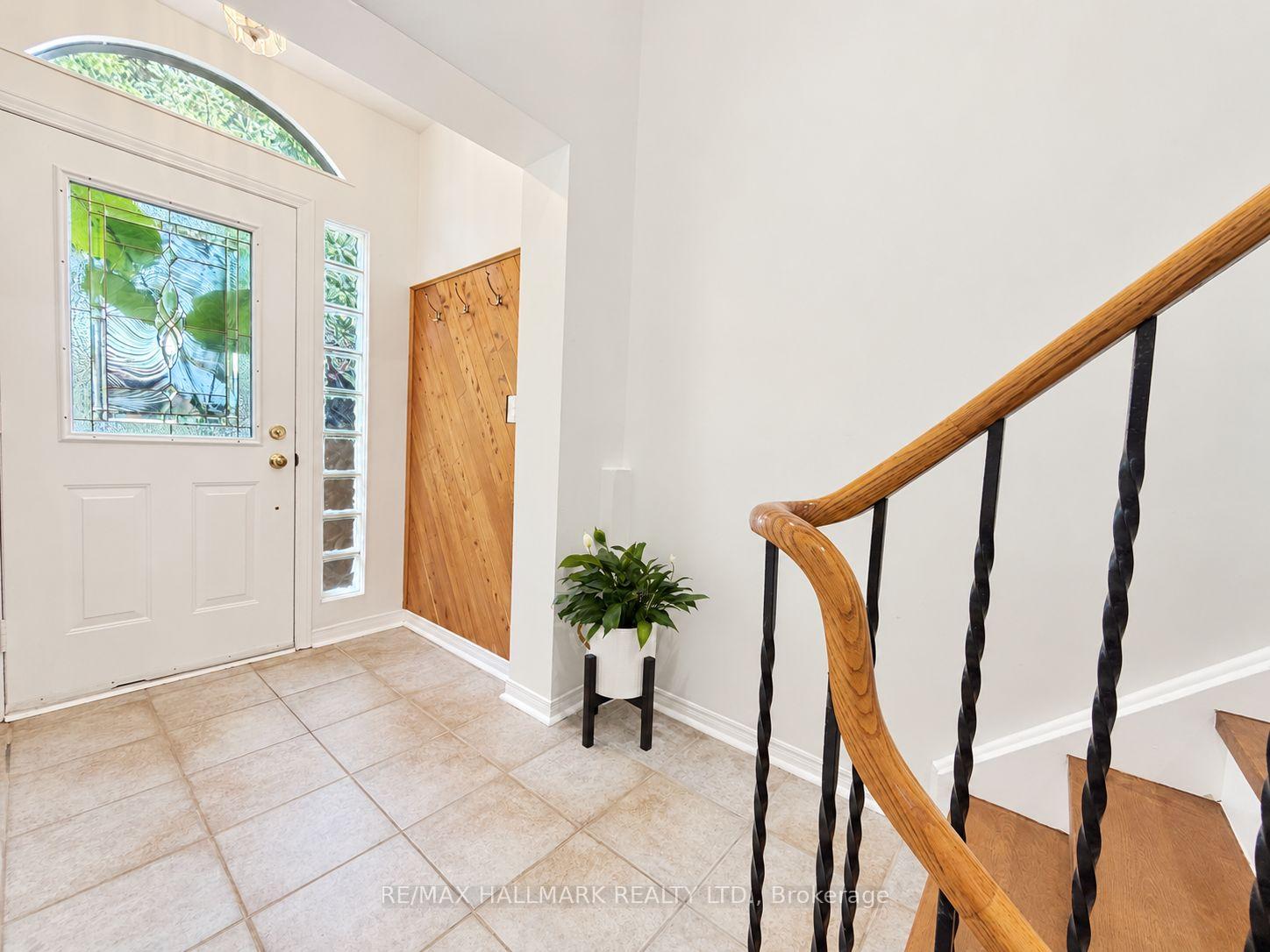 Photo 2 of 23 Ironshield Crescent, Markham, Royal Orchard — HOMEH