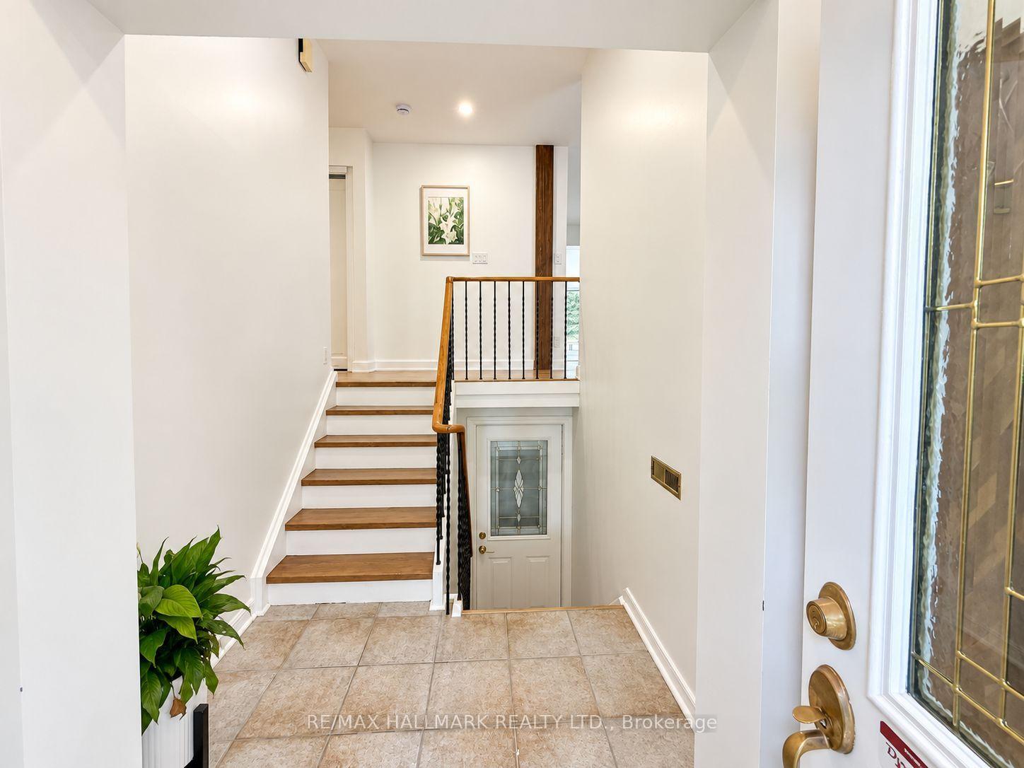 Photo 3 of 23 Ironshield Crescent, Markham, Royal Orchard — HOMEH