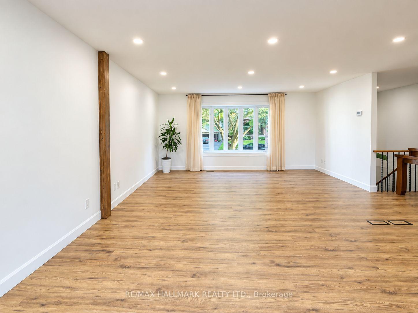 Photo 5 of 23 Ironshield Crescent, Markham, Royal Orchard — HOMEH