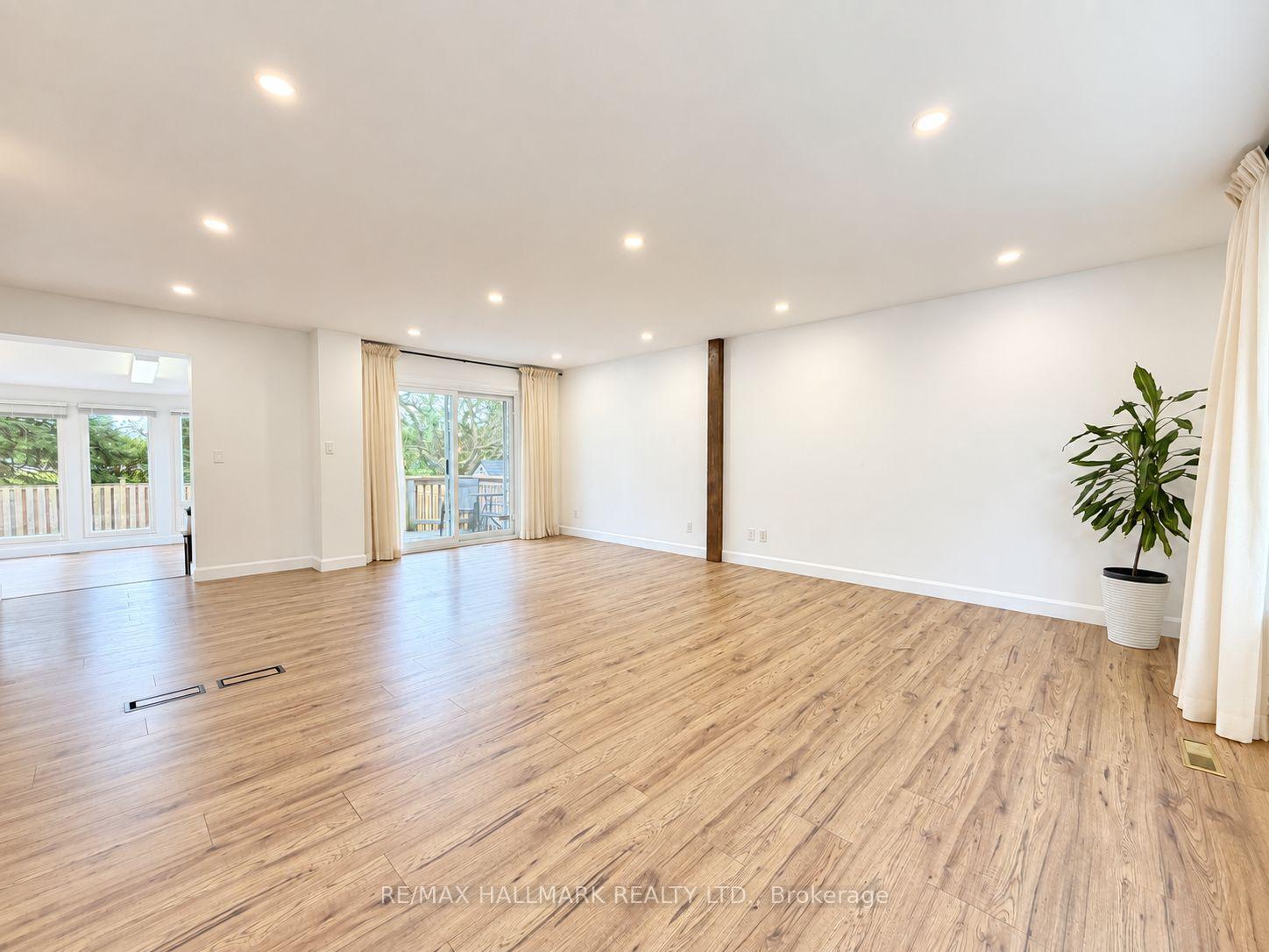 Photo 6 of 23 Ironshield Crescent, Markham, Royal Orchard — HOMEH
