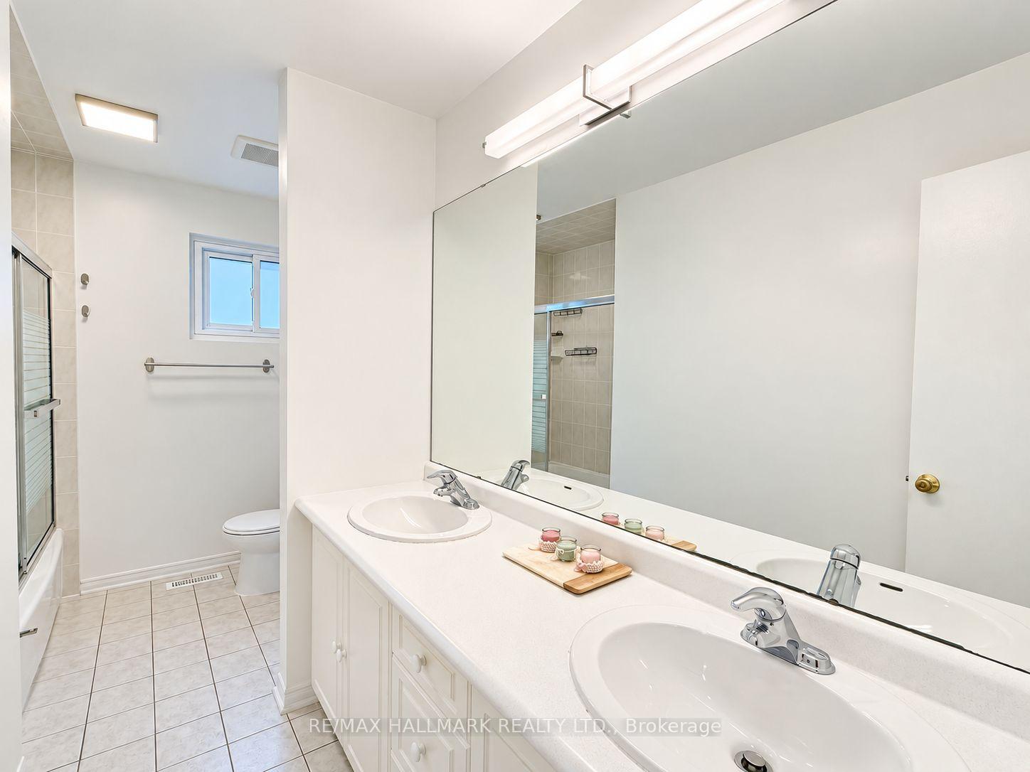 Photo 17 of 23 Ironshield Crescent, Markham, Royal Orchard — HOMEH