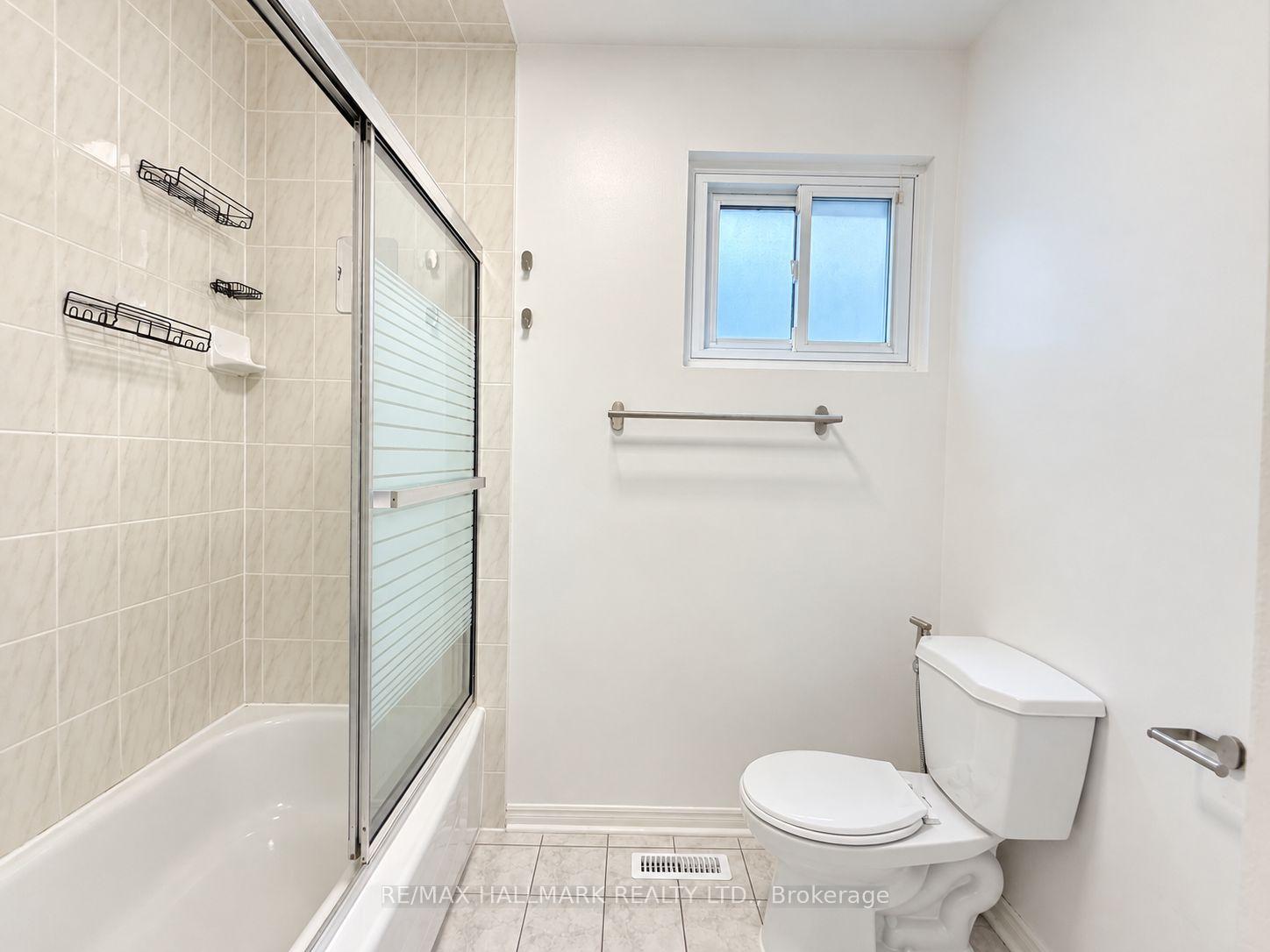 Photo 18 of 23 Ironshield Crescent, Markham, Royal Orchard — HOMEH