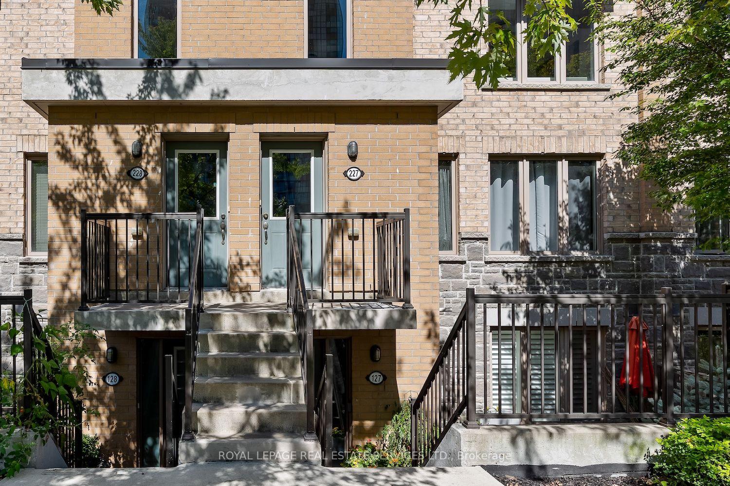 Photo 2 of Unit 227, 7 Foundry Avenue, Toronto, Dovercourt-Wallace Emerson-Junction — HOMEH