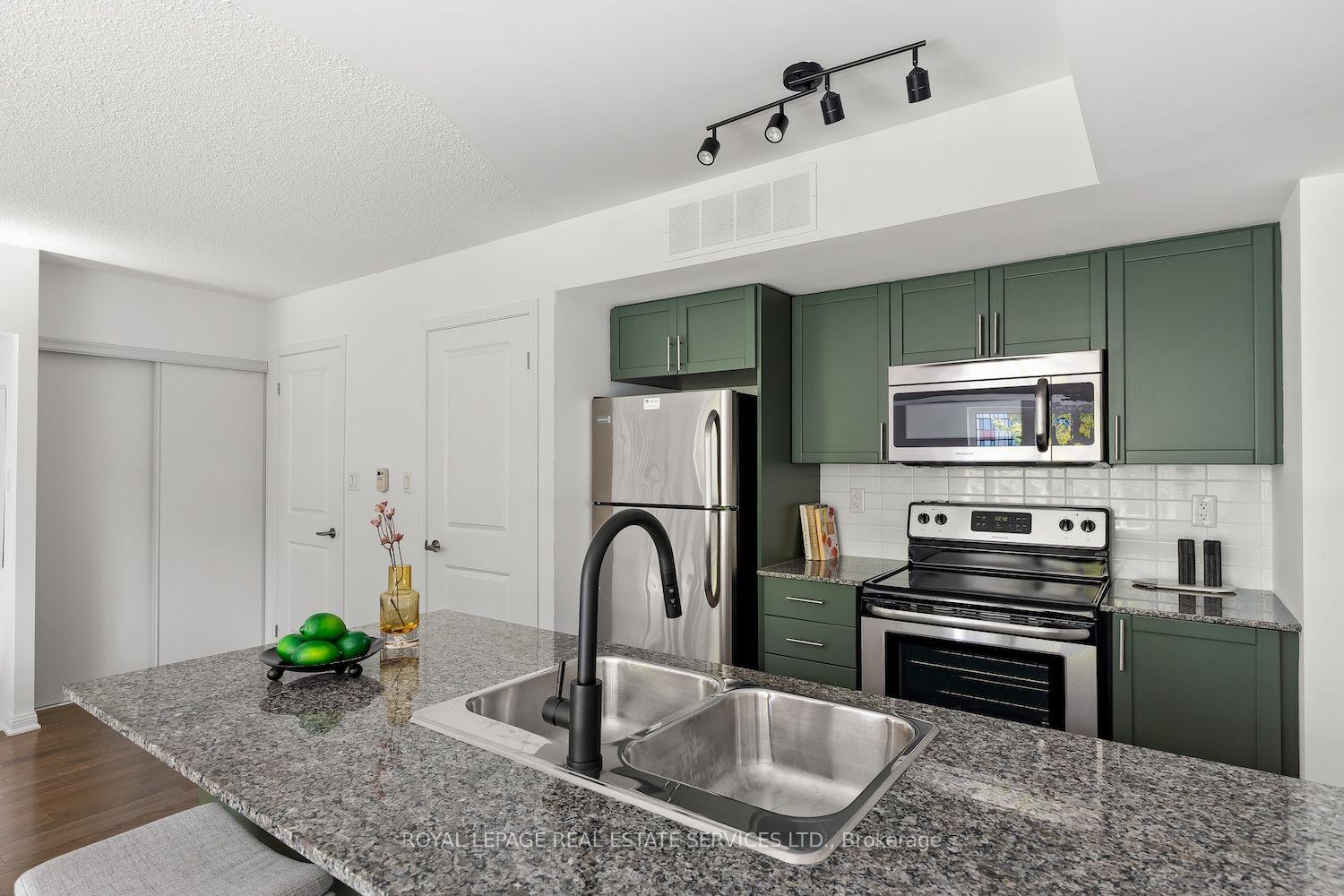 Photo 6 of Unit 227, 7 Foundry Avenue, Toronto, Dovercourt-Wallace Emerson-Junction — HOMEH