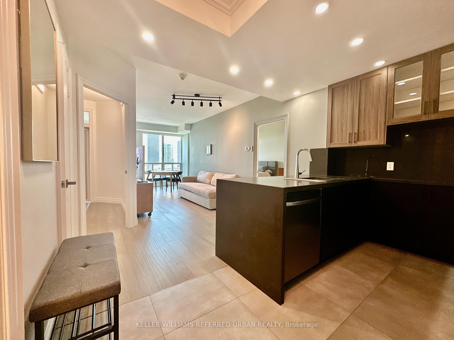Photo 9 of Unit PH 3705, 8 Park Road, Toronto, Rosedale-Moore Park — HOMEH