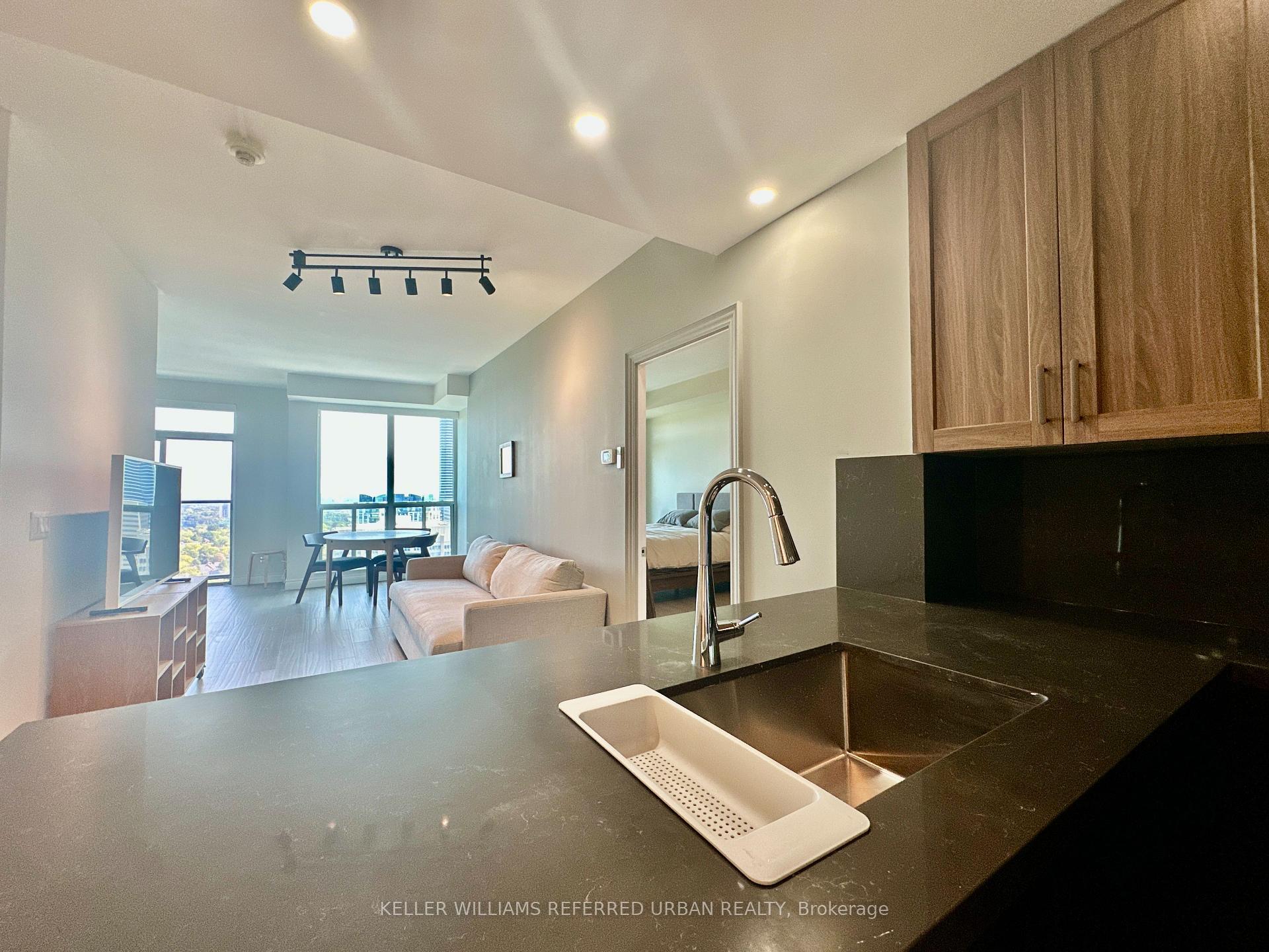 Photo 12 of Unit PH 3705, 8 Park Road, Toronto, Rosedale-Moore Park — HOMEH
