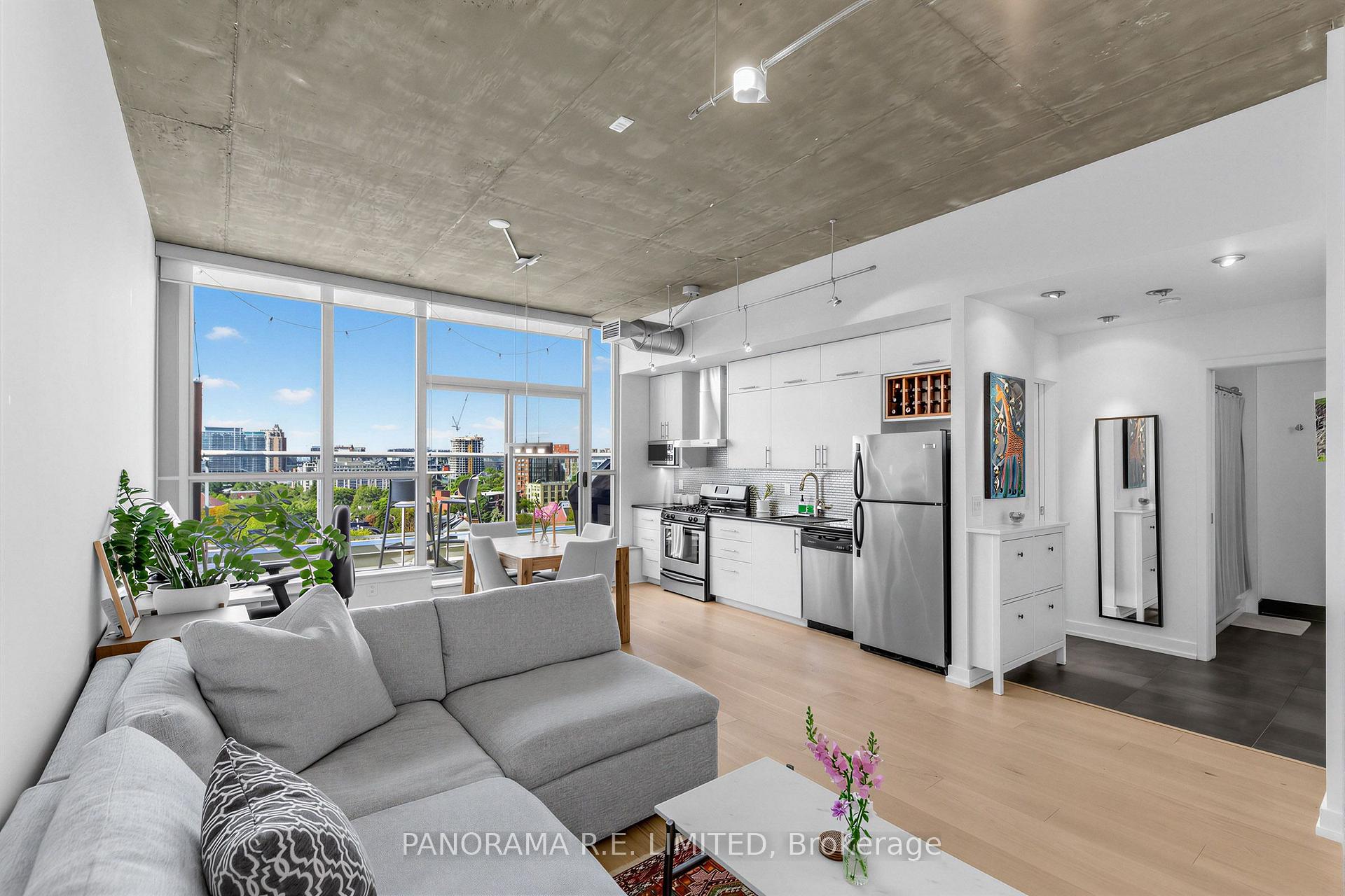 Photo 1 of Unit 1013, 60 Bathurst Street, Toronto, Niagara — HOMEH
