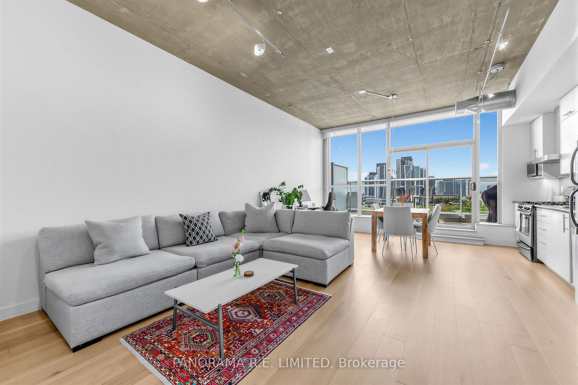 Photo 2 of Unit 1013, 60 Bathurst Street, Toronto, Niagara — HOMEH