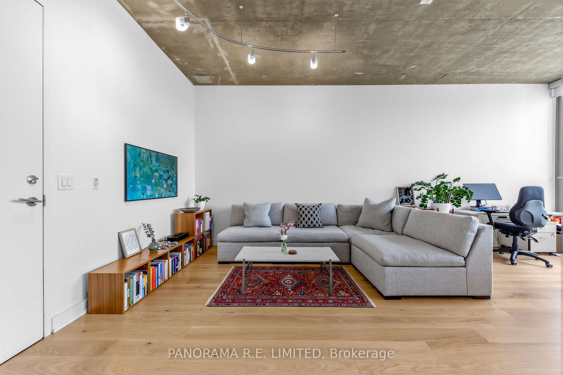 Photo 3 of Unit 1013, 60 Bathurst Street, Toronto, Niagara — HOMEH