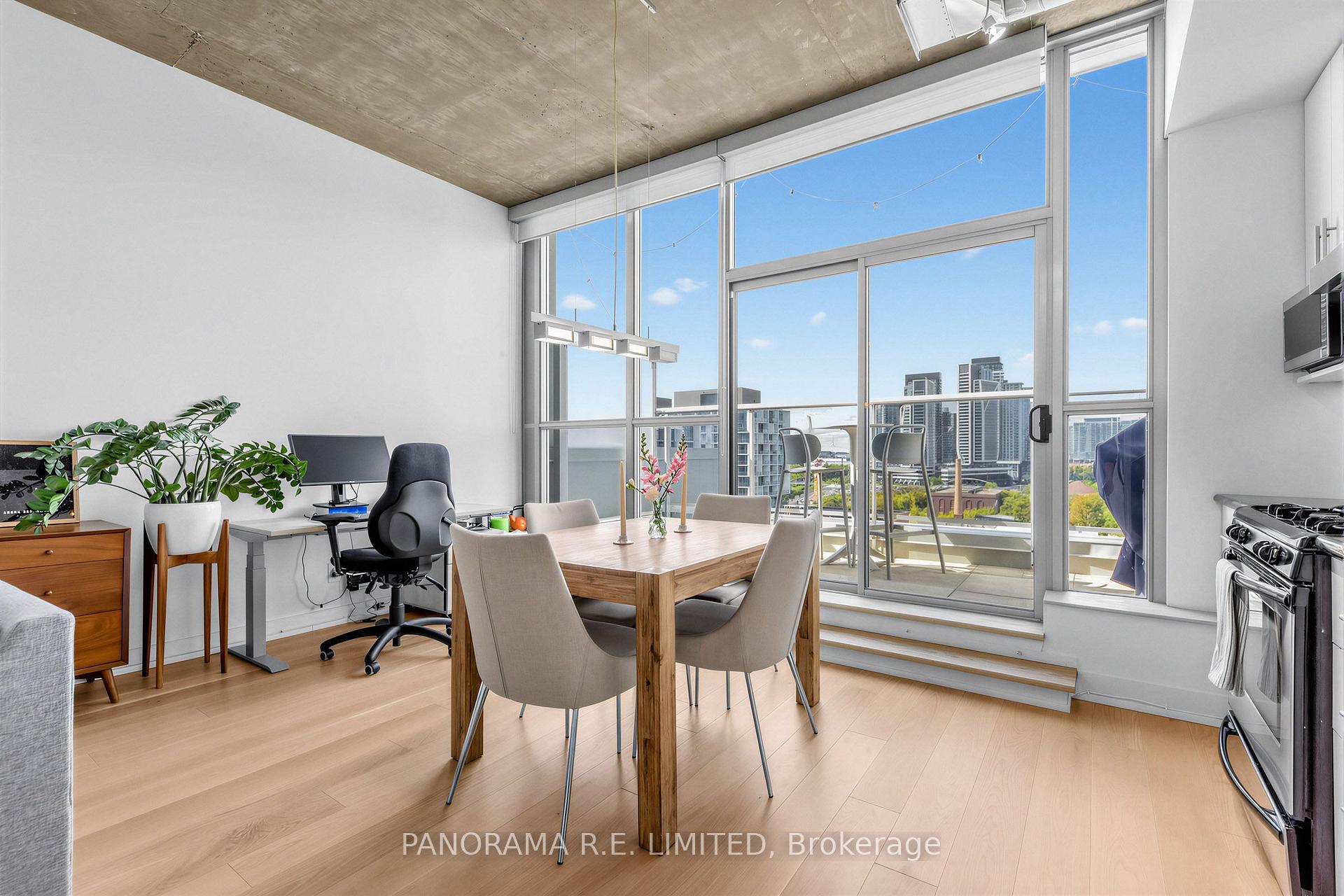 Photo 7 of Unit 1013, 60 Bathurst Street, Toronto, Niagara — HOMEH