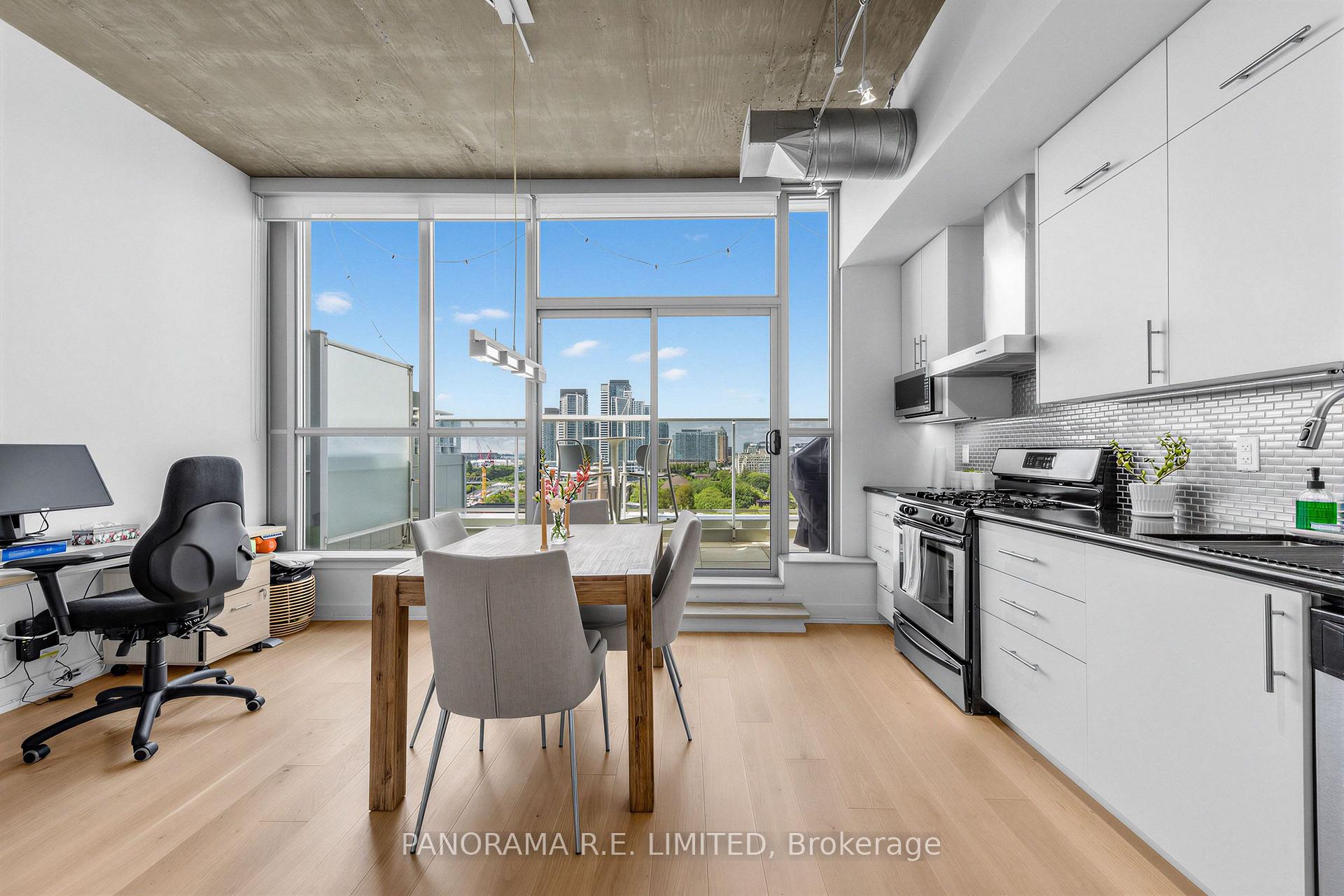 Photo 9 of Unit 1013, 60 Bathurst Street, Toronto, Niagara — HOMEH