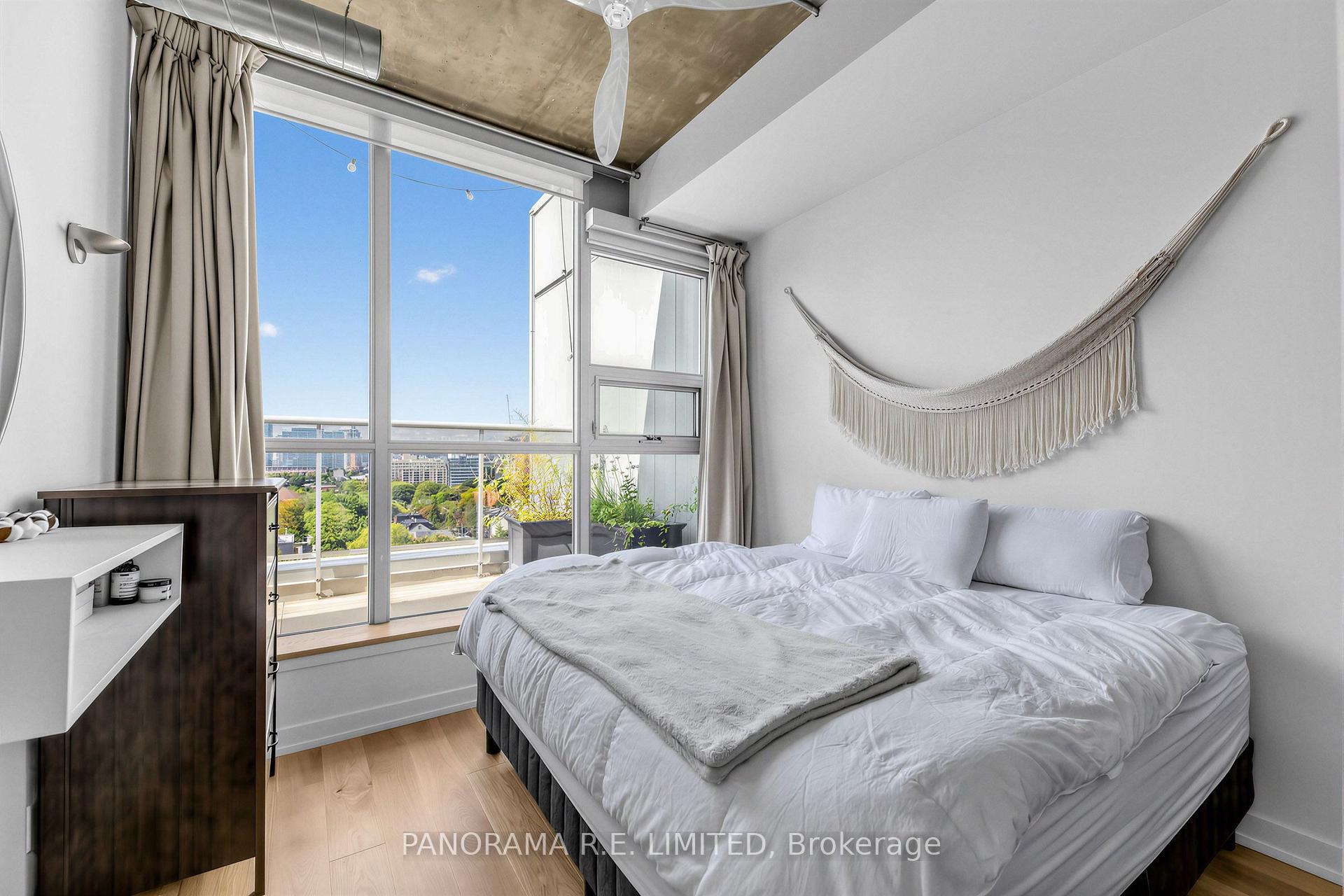 Photo 10 of Unit 1013, 60 Bathurst Street, Toronto, Niagara — HOMEH