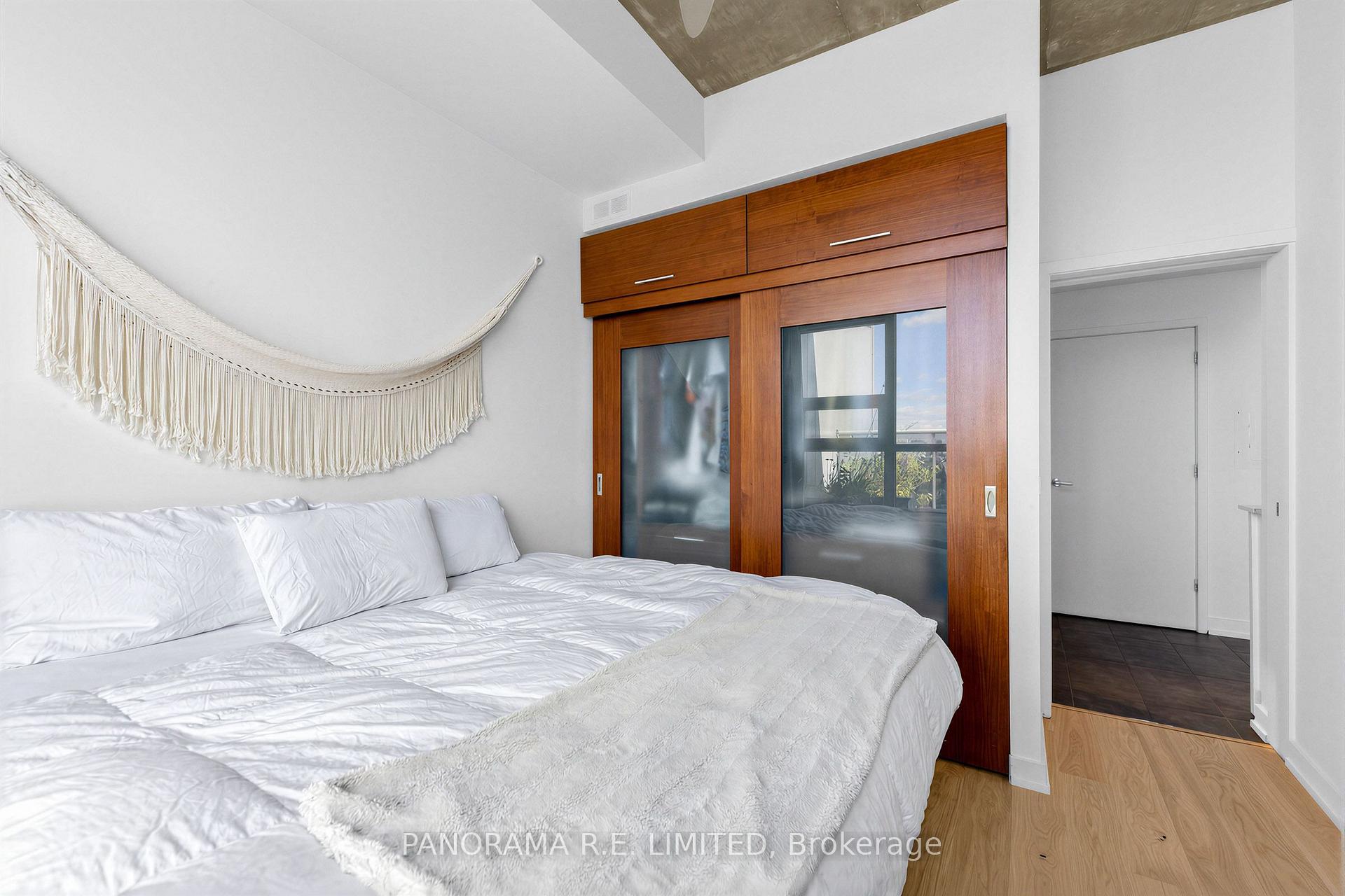 Photo 17 of Unit 1013, 60 Bathurst Street, Toronto, Niagara — HOMEH