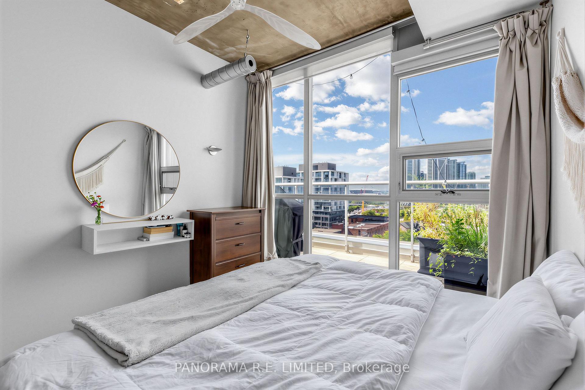 Photo 18 of Unit 1013, 60 Bathurst Street, Toronto, Niagara — HOMEH