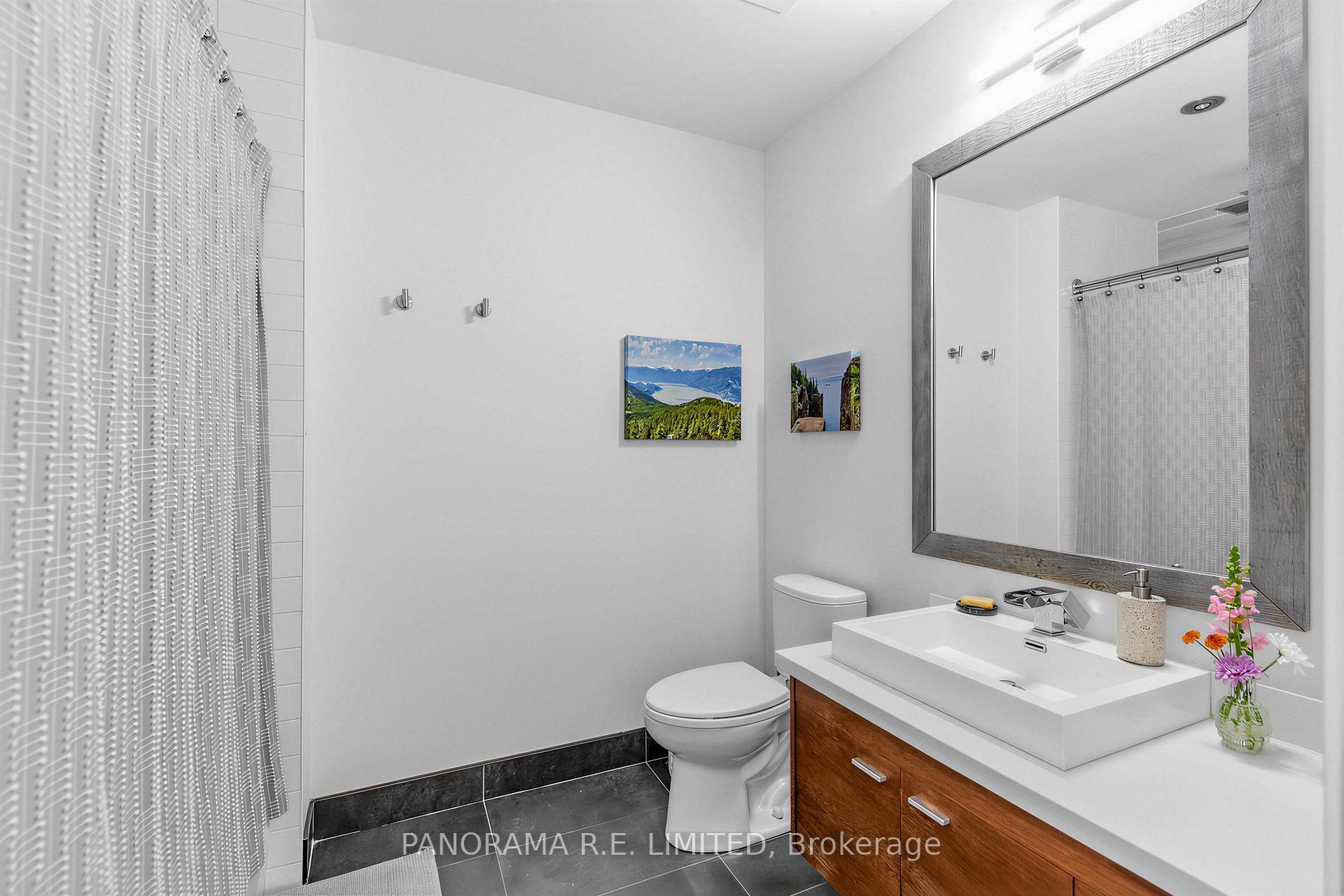 Photo 11 of Unit 1013, 60 Bathurst Street, Toronto, Niagara — HOMEH